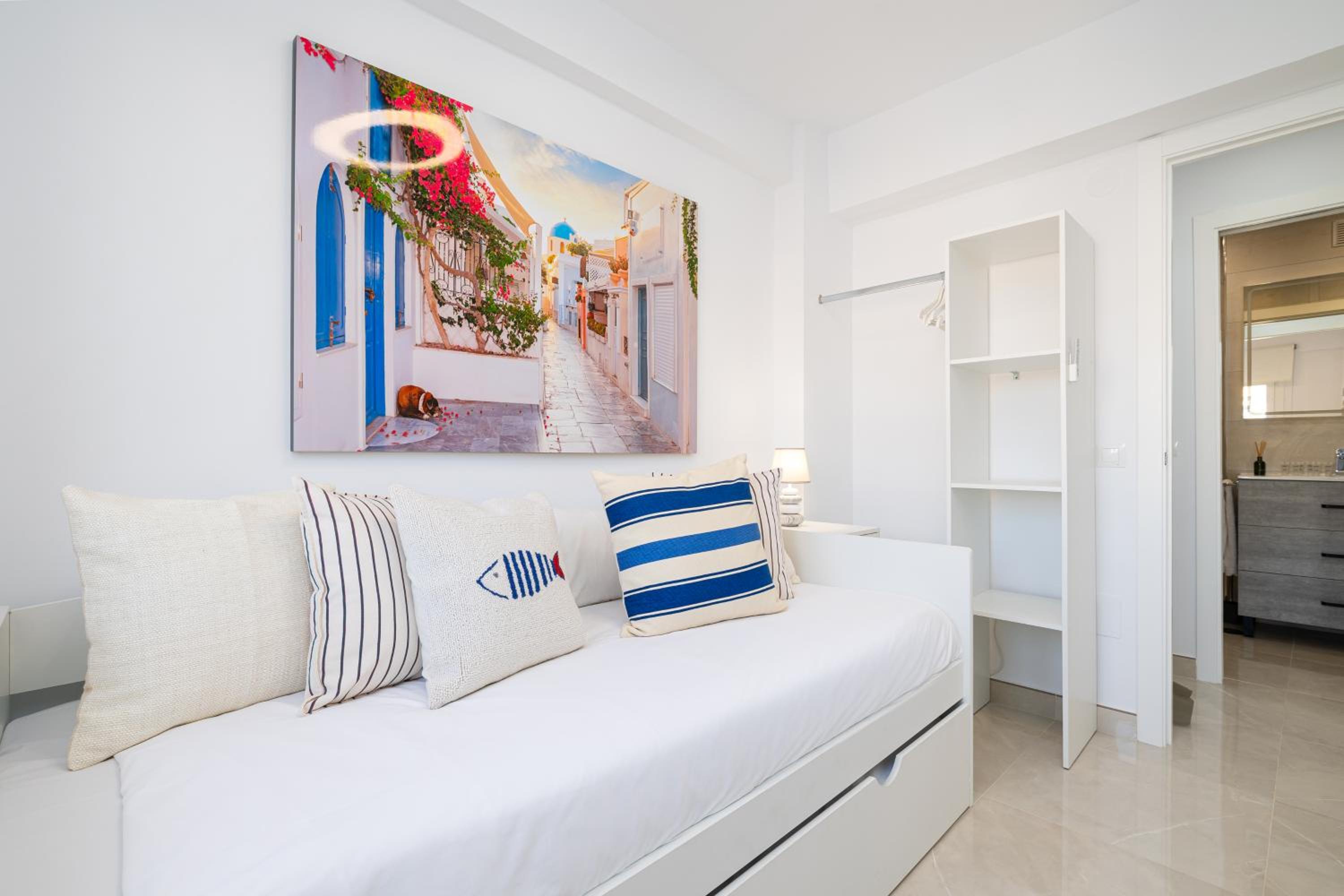 Apartamento de tres habitaciones con balcón