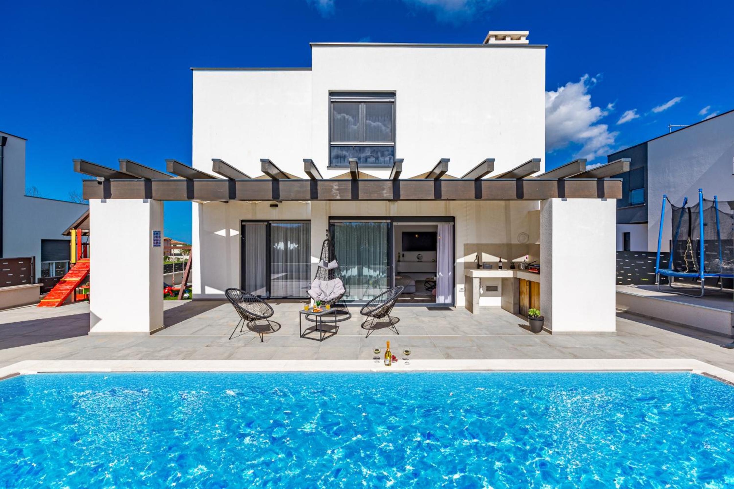 Villa photo 3