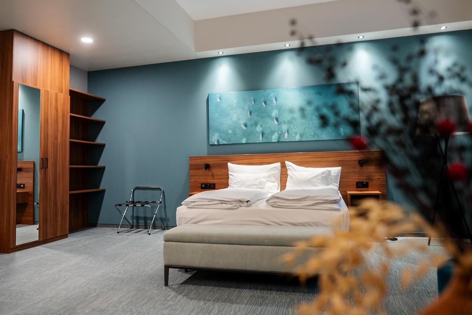 Deluxe Junior Suite - Photo 11