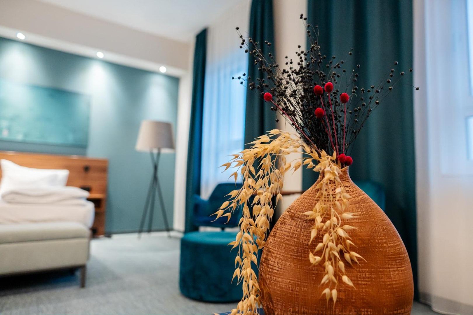 Deluxe Junior Suite - Photo 10