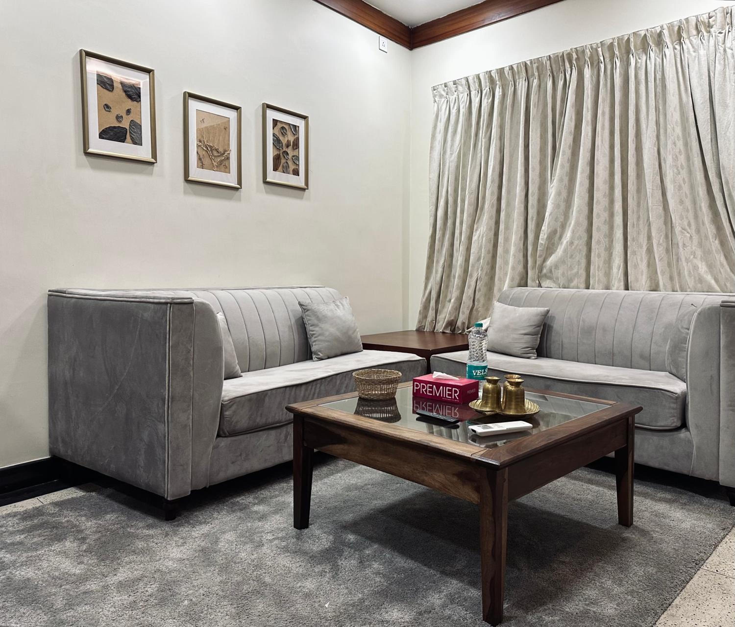 Junior Suite with Balcony - Photo 4