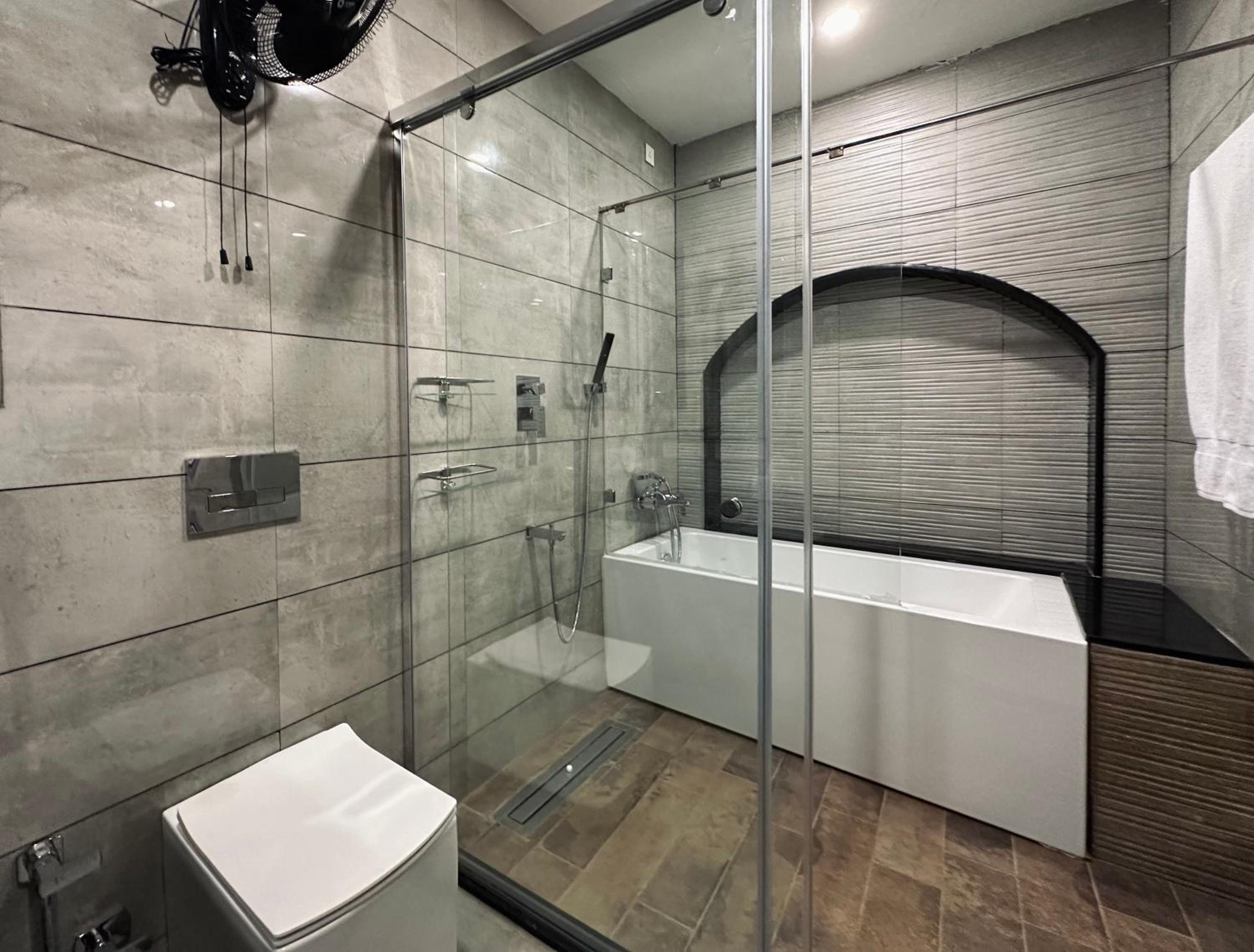 Junior Suite with Balcony - Photo 7