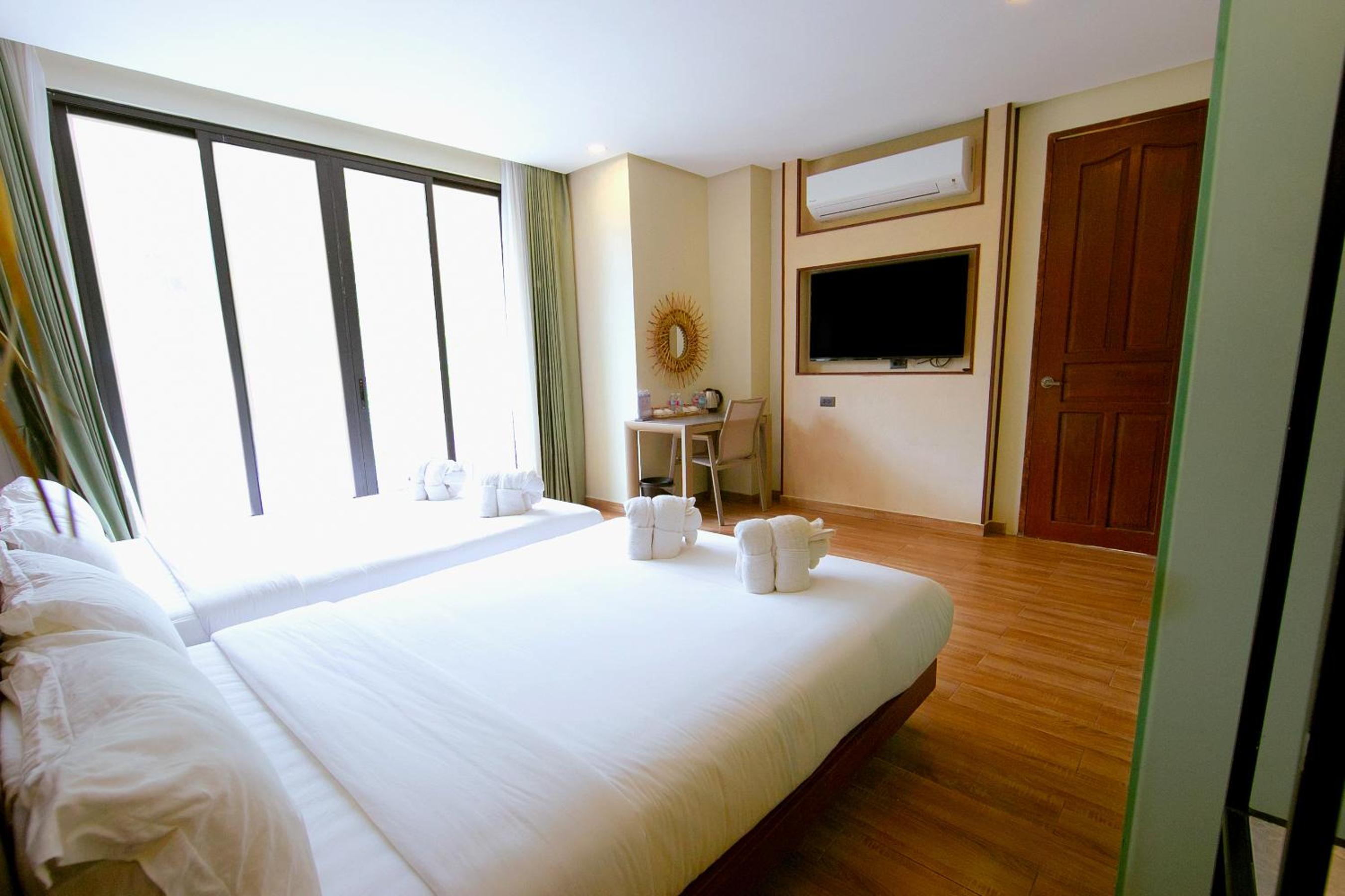 Family Room with Balcony - Photo 6