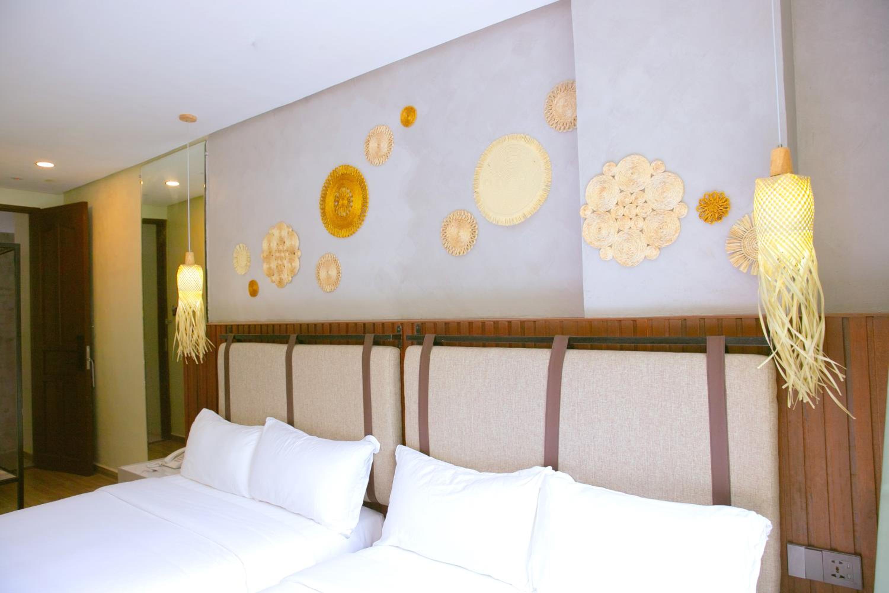 Family Room with Balcony - Photo 7