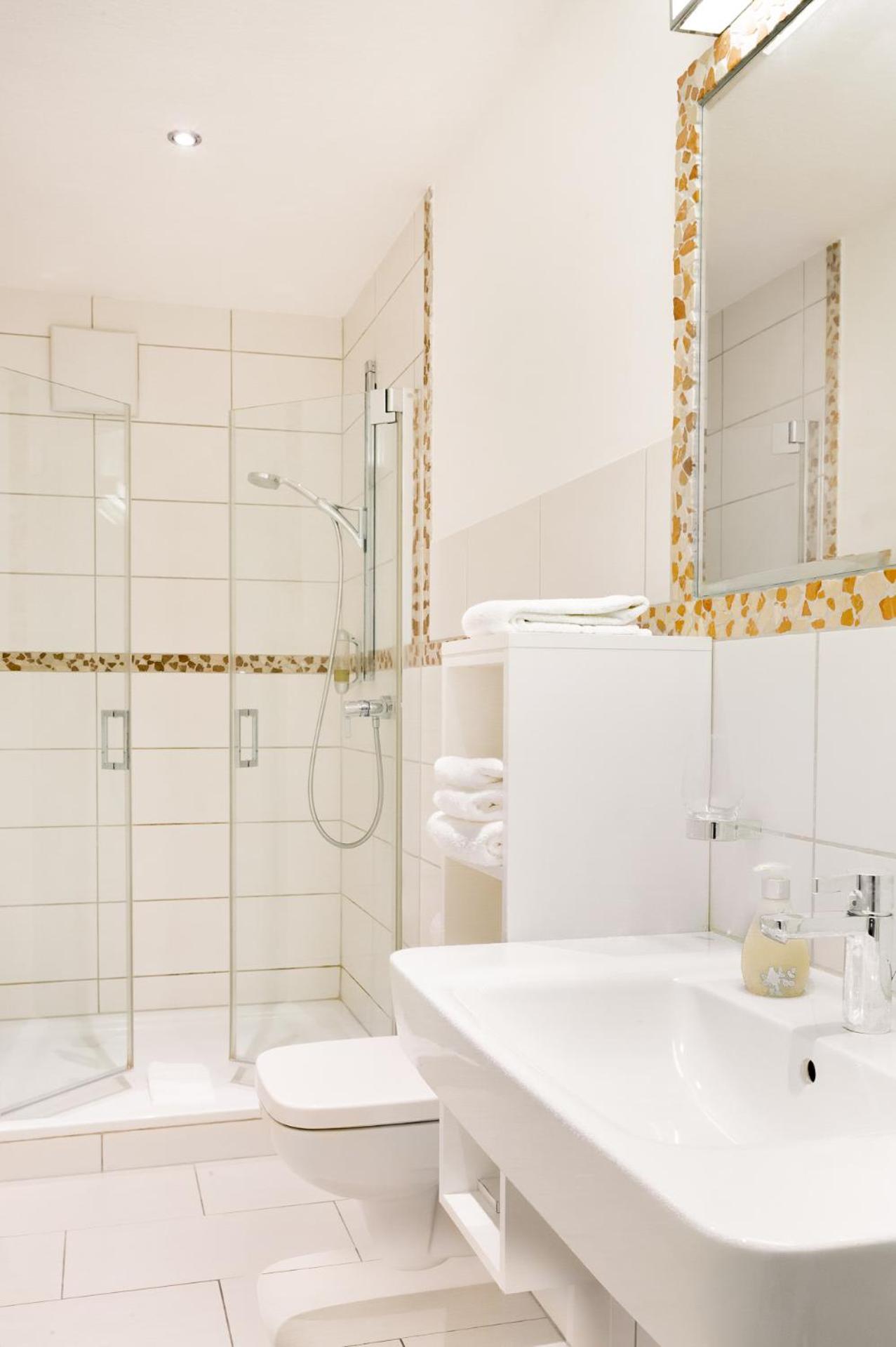 Suite - Photo 2