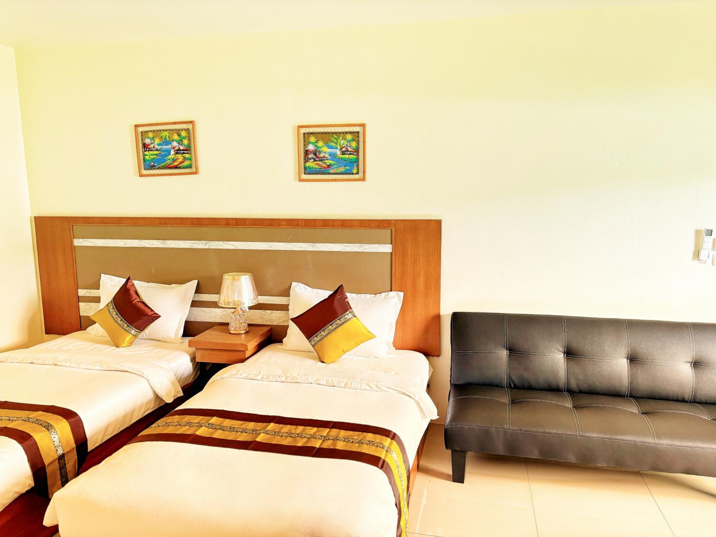 Standard Twin Room with Sofa
