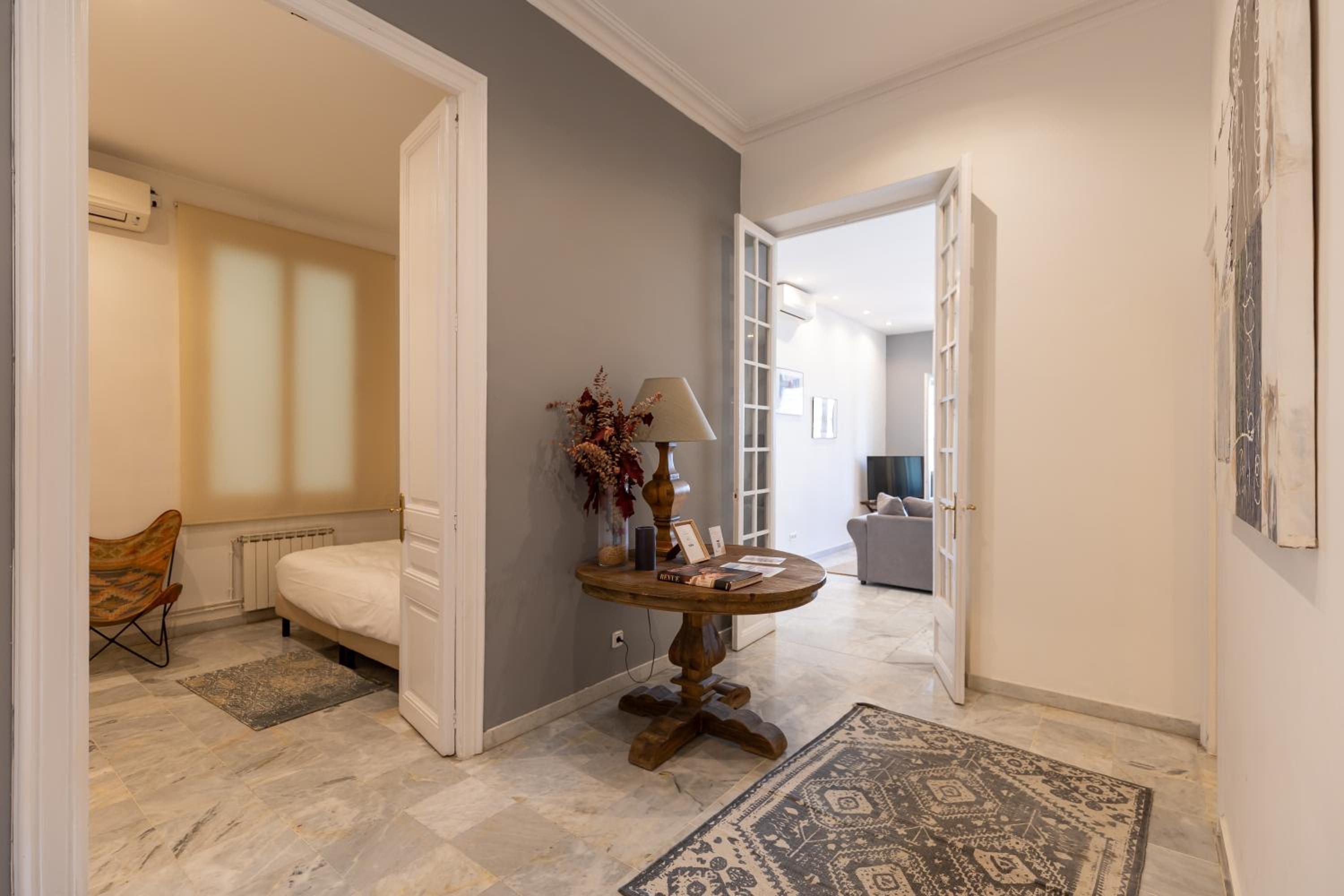 Espléndido Apartamento de Tres Habitaciones con Terraza