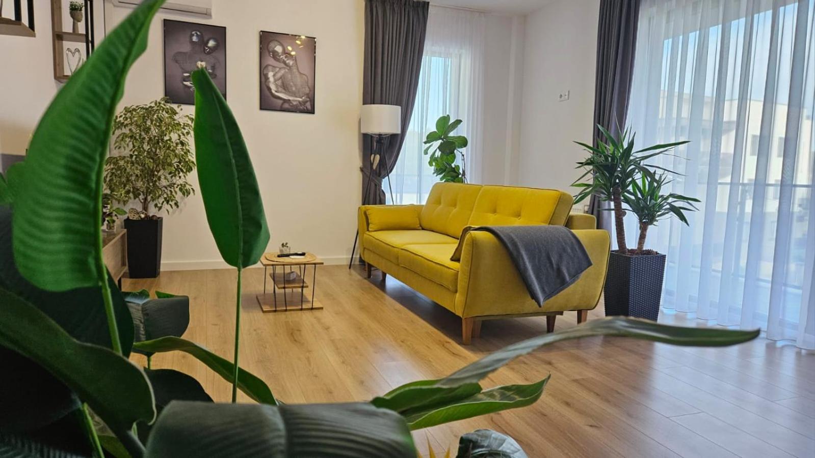 One-Bedroom Apartment photo 1