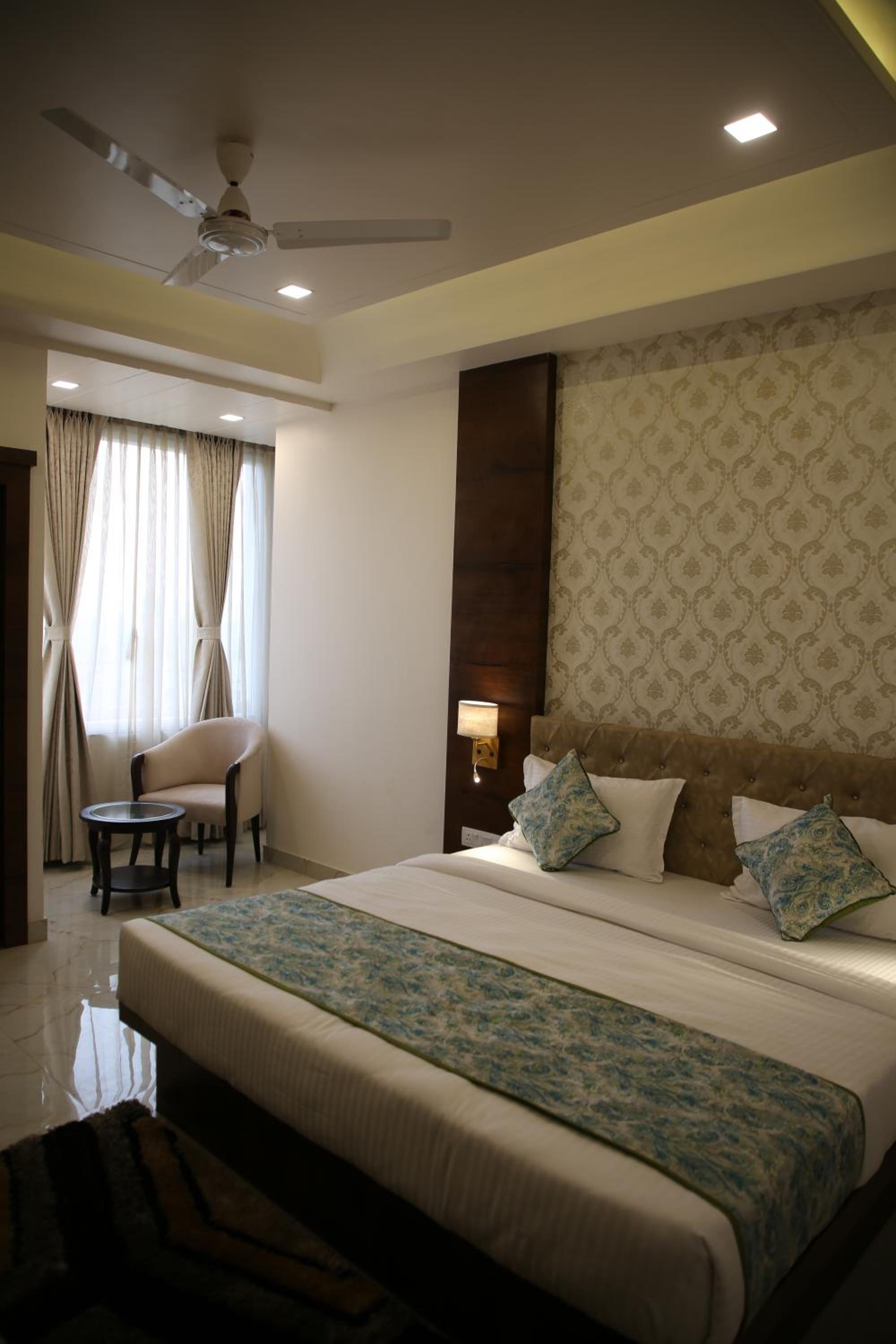 Deluxe King Room photo 3