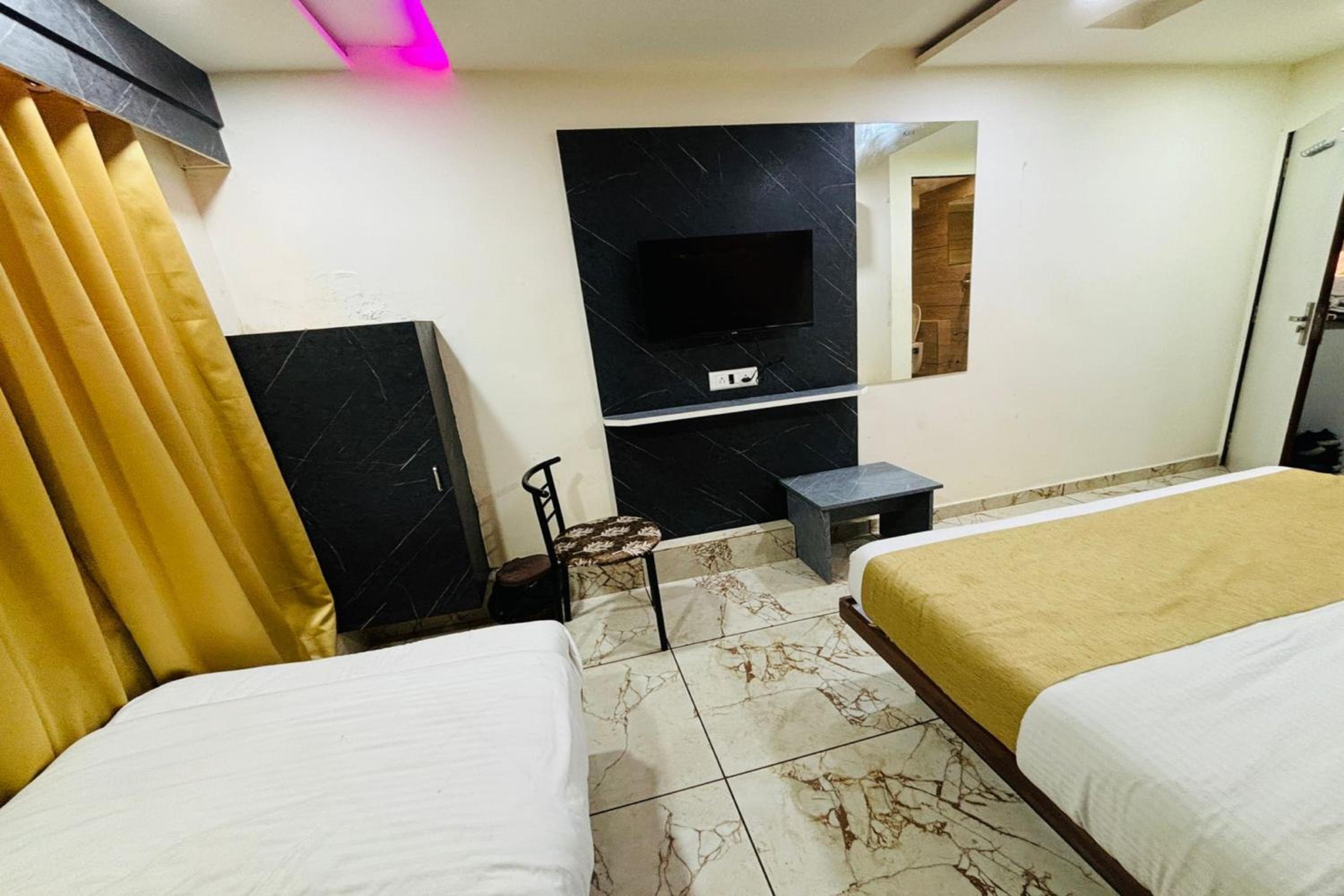 Deluxe Triple Room - Photo 16