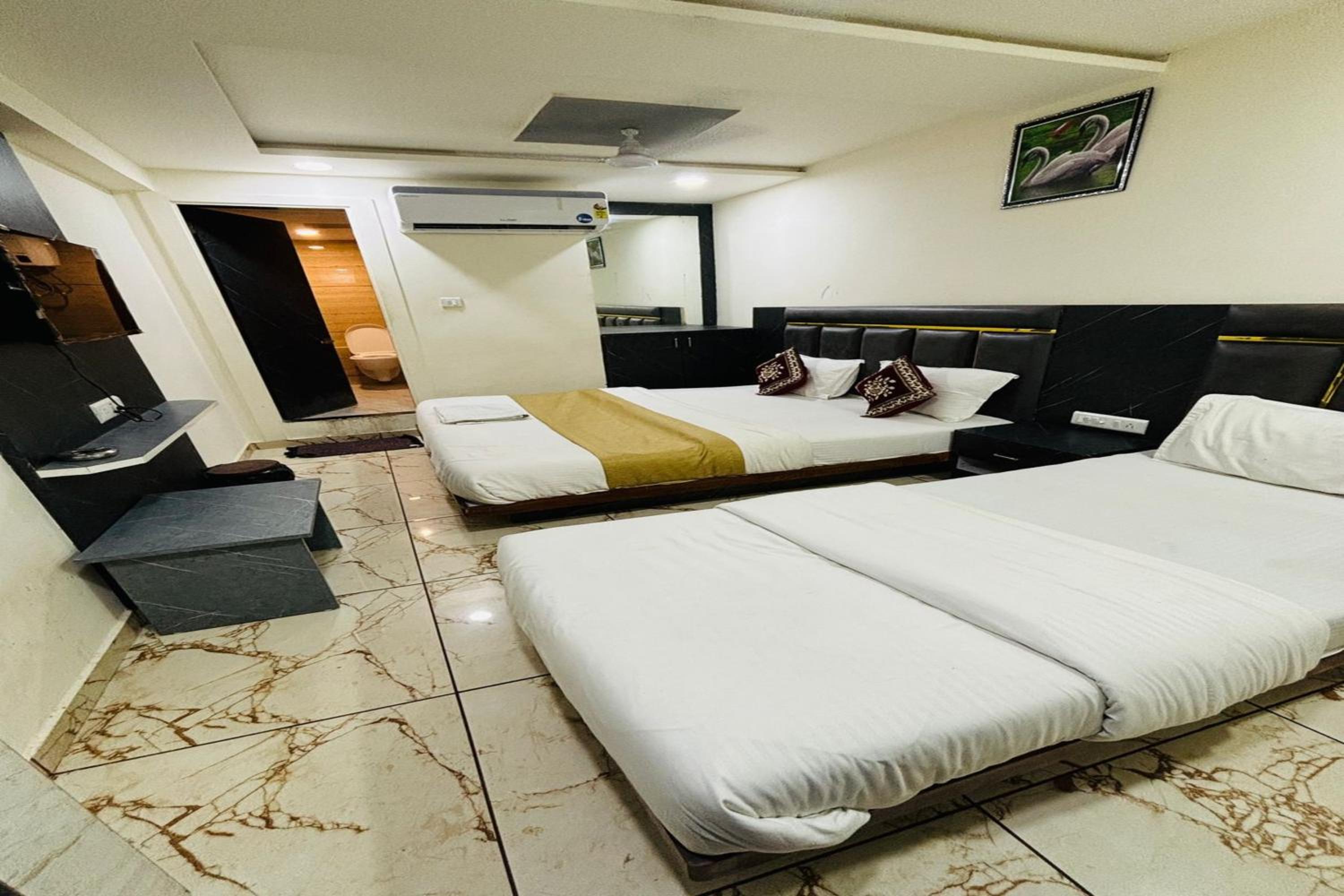 Deluxe Triple Room - Photo 13