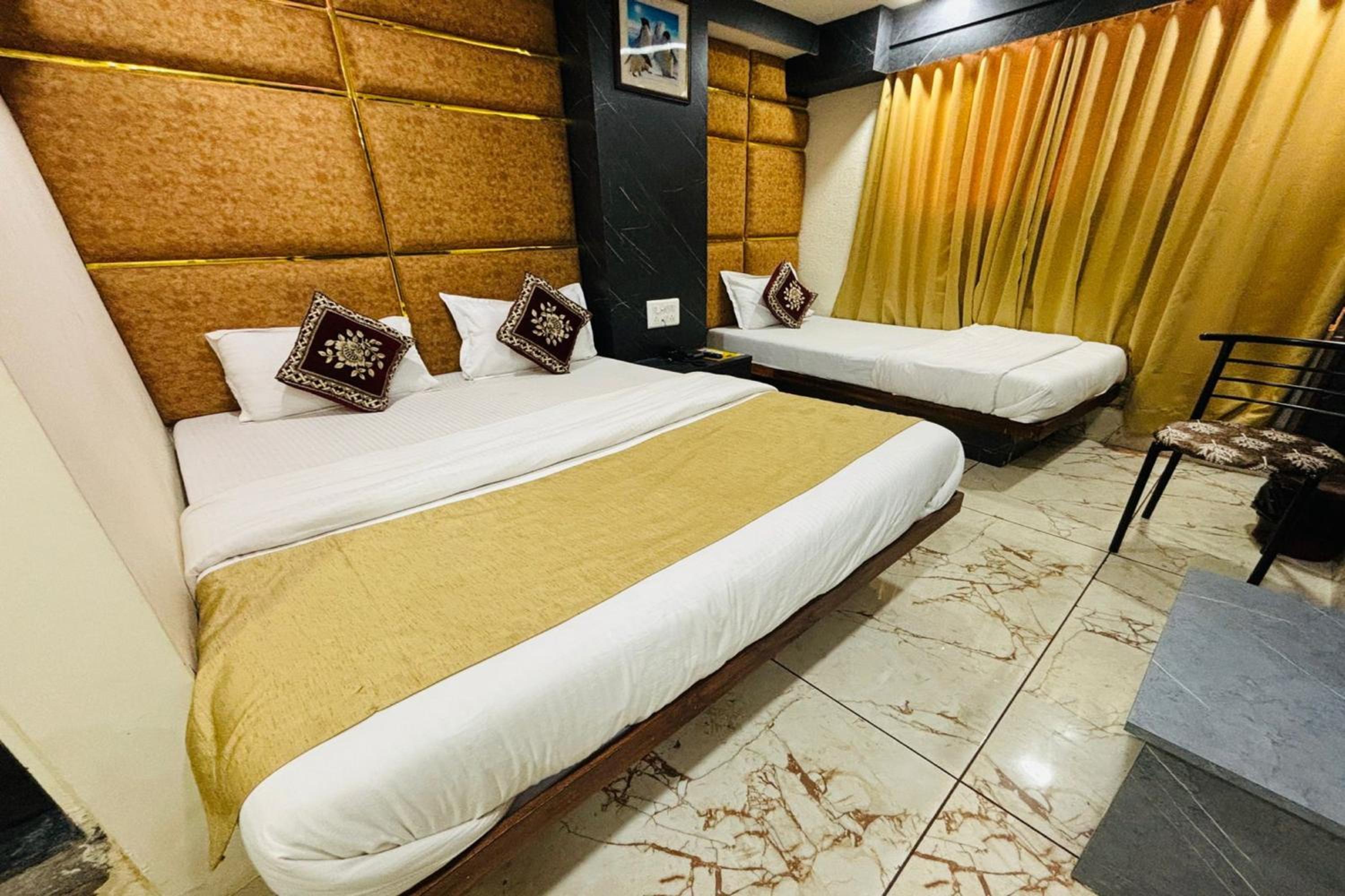 Deluxe Triple Room - Photo 9