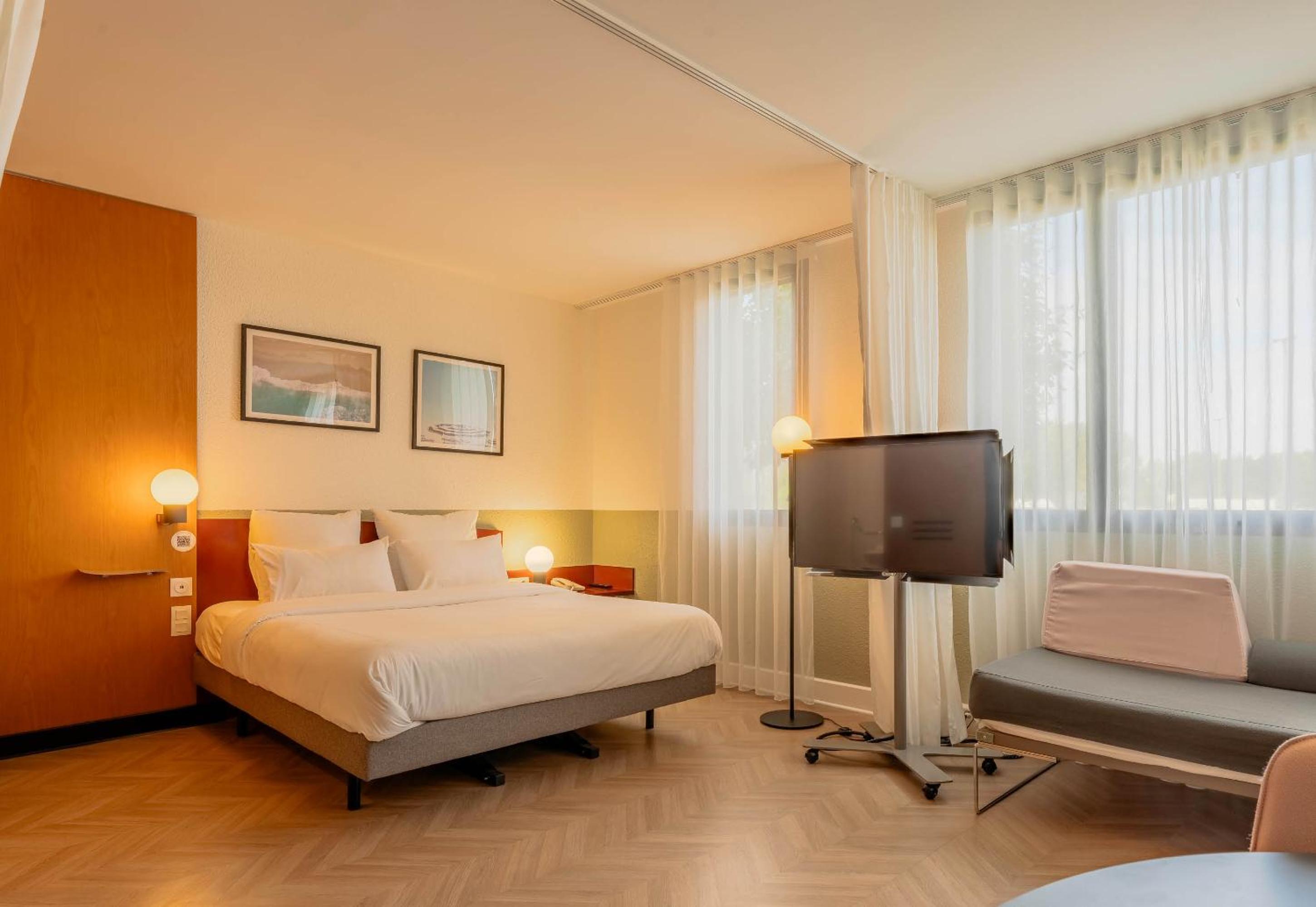 Superior Suite with Double Bed and Single Bed - Photo 2