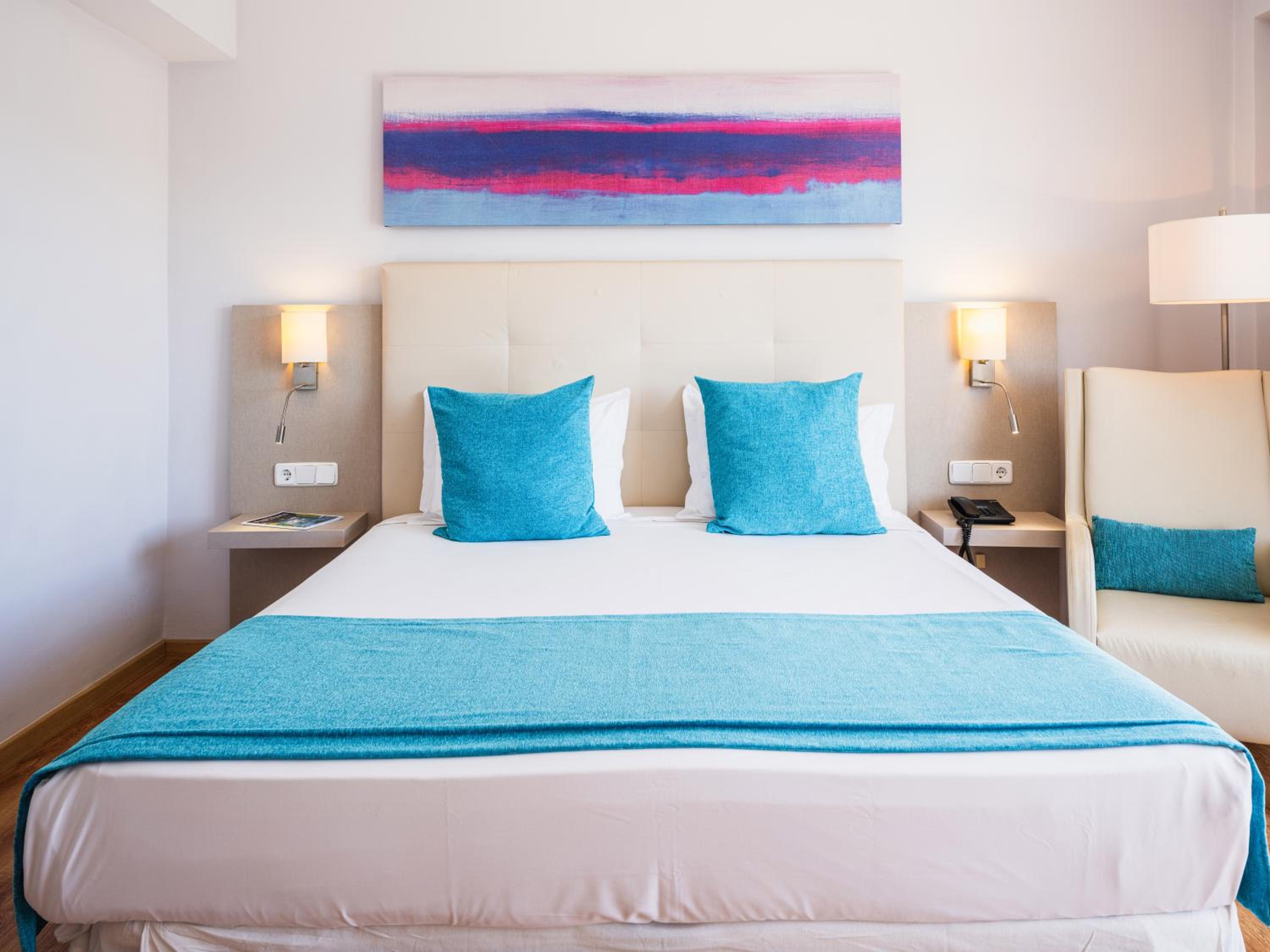 Double or Twin Room with Side Sea View photo 3
