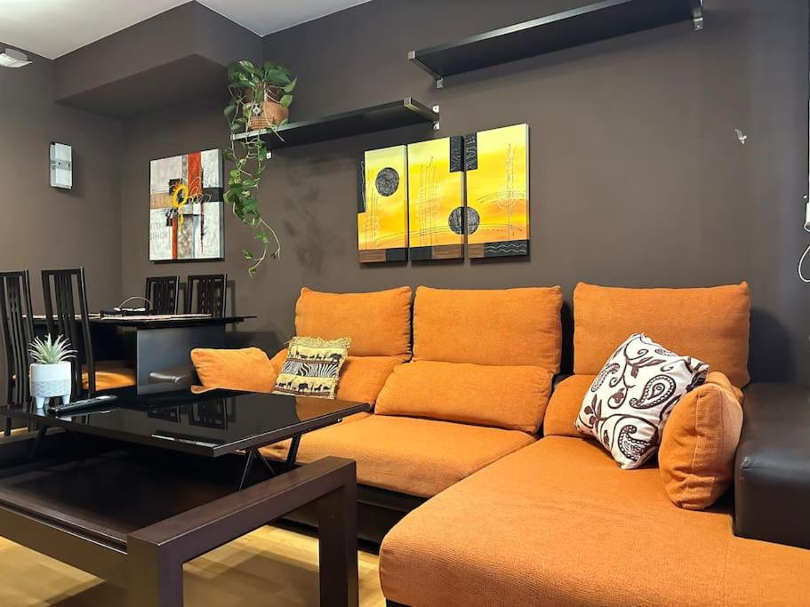 Apartamento de lujo de dos habitaciones con balcón