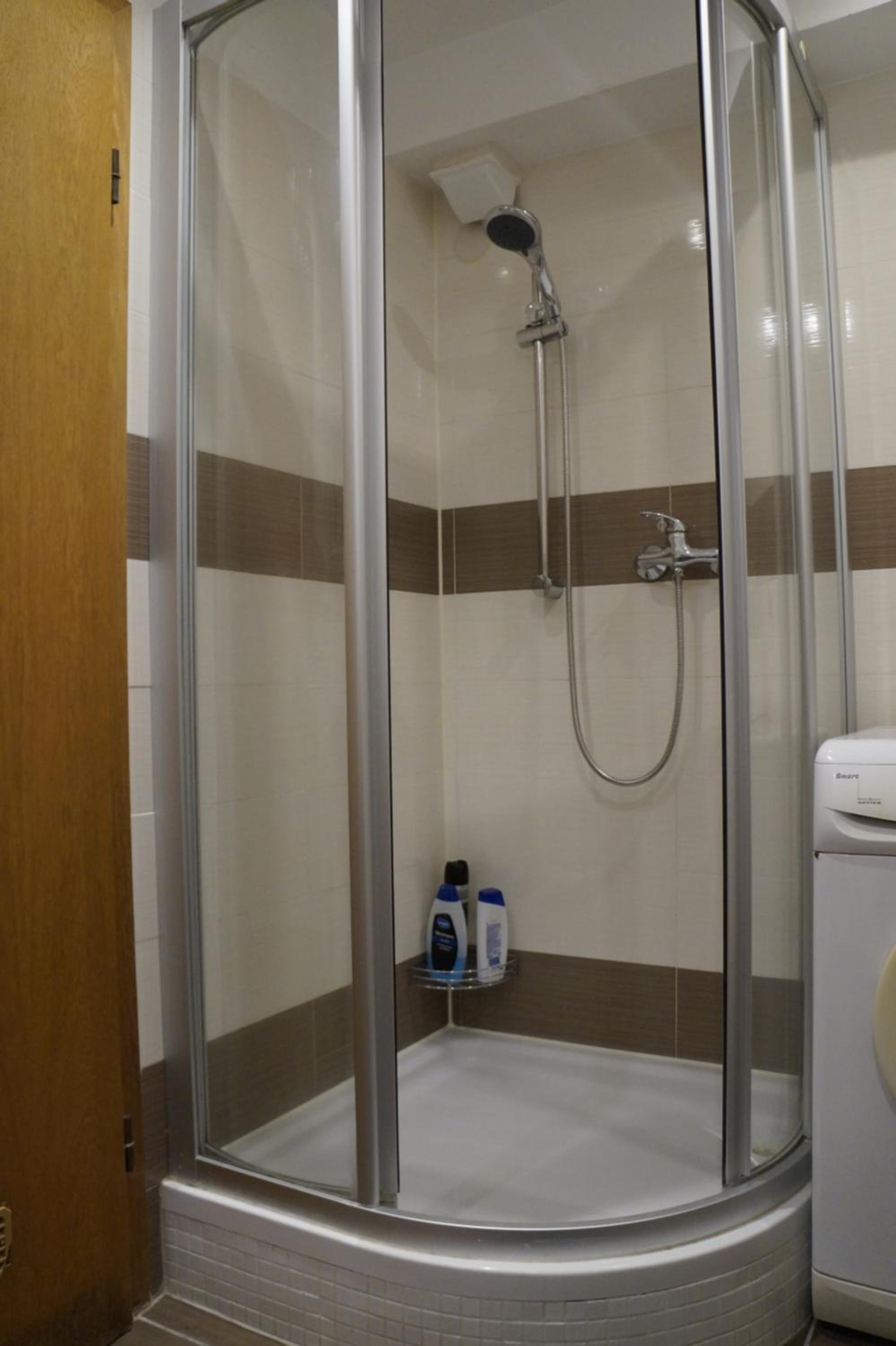 Single Room with Shared Shower and Toilet photo 2