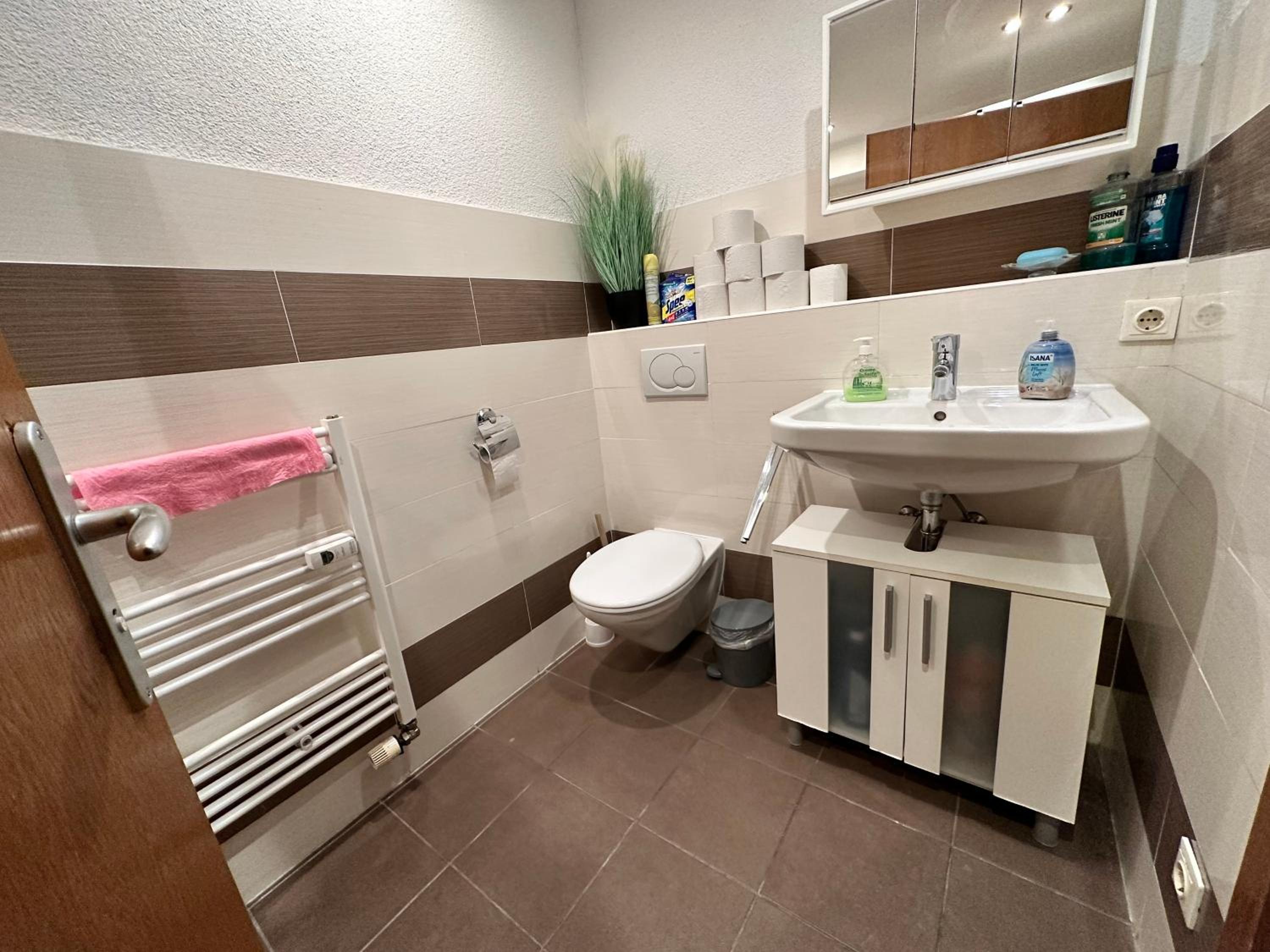 Single Room with Shared Shower and Toilet photo 1