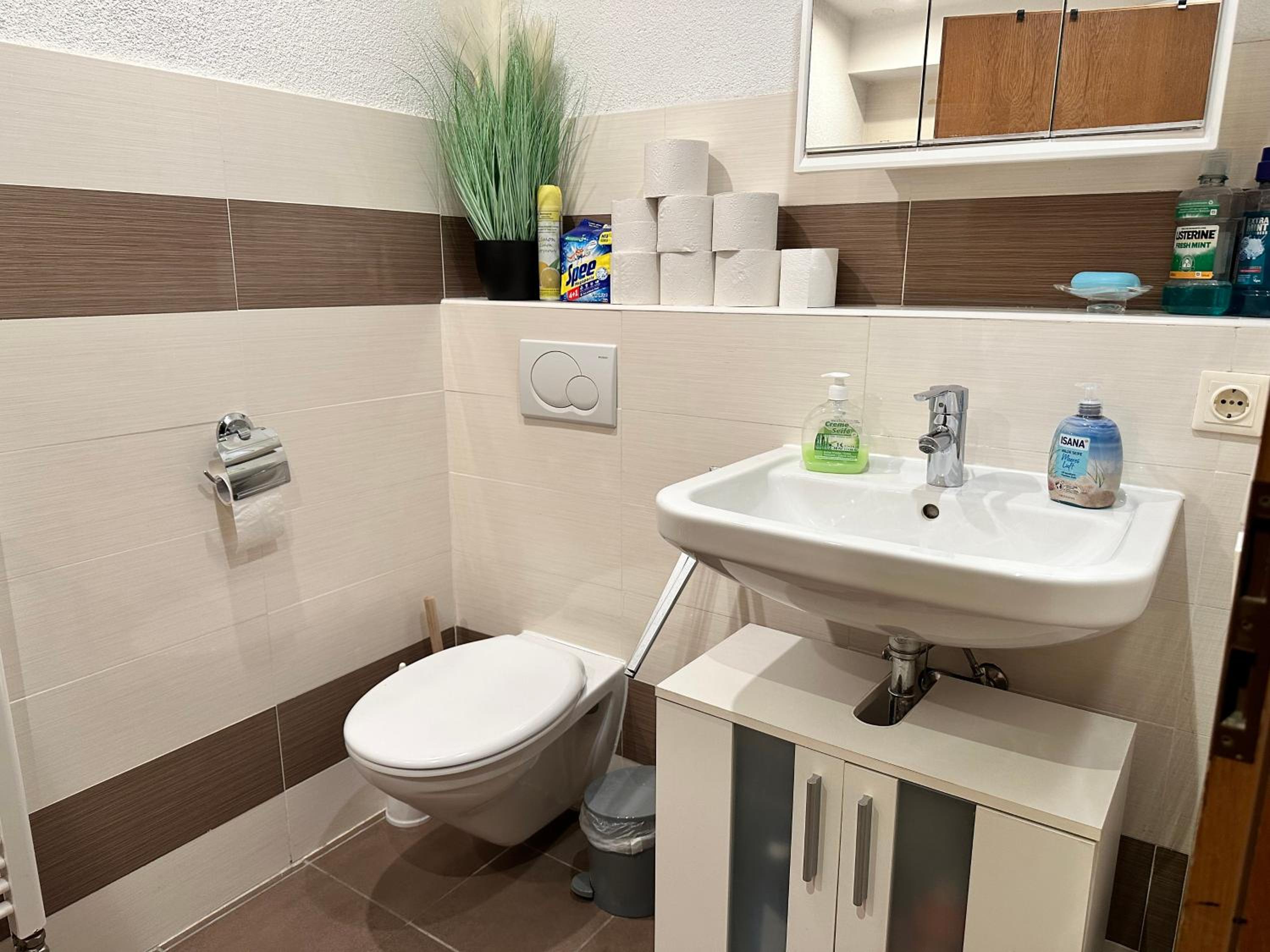 Single Room with Shared Shower and Toilet photo 3
