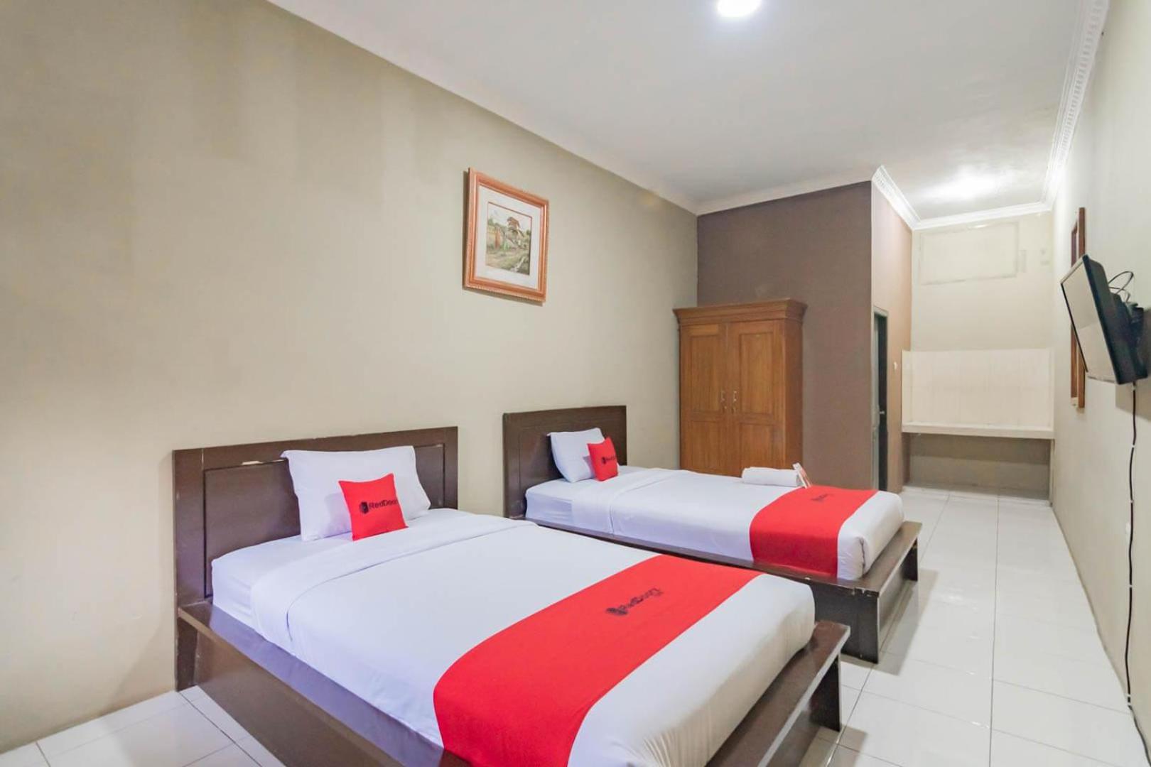 Standard Twin Room - Photo 1