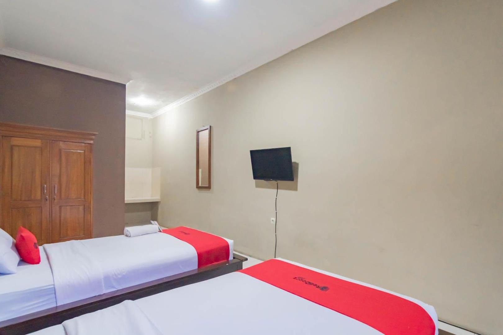 Standard Twin Room - Photo 6