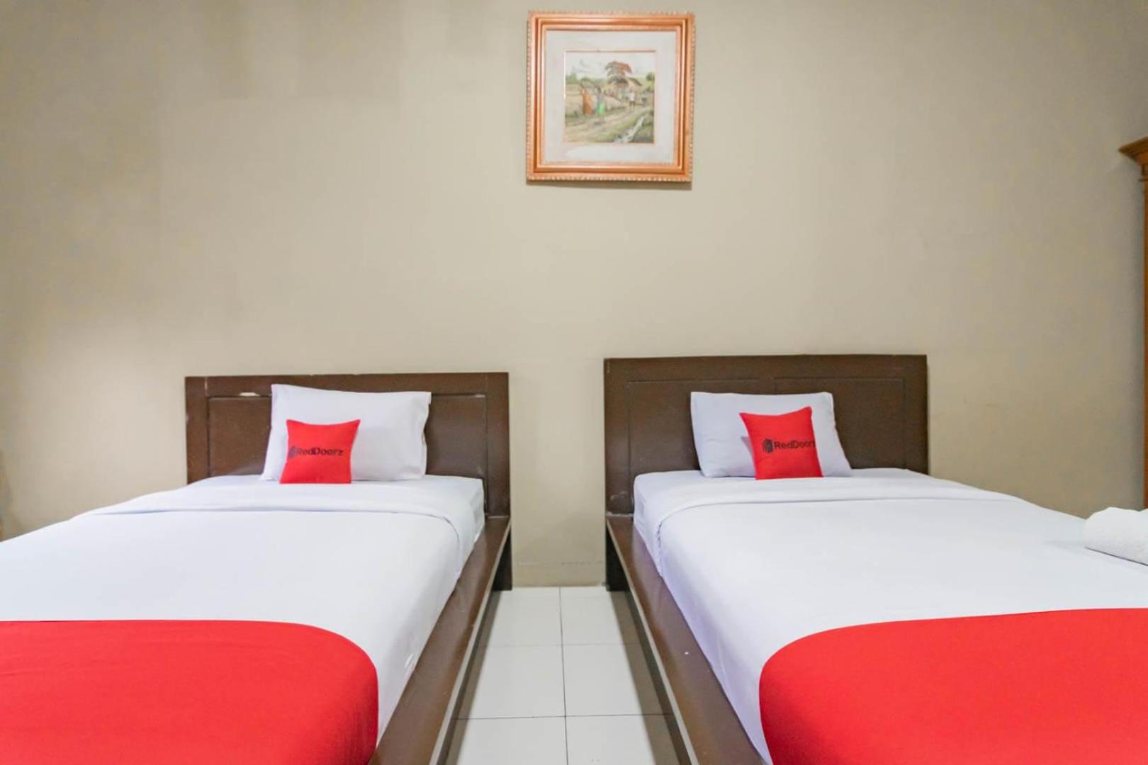Standard Twin Room - Photo 4