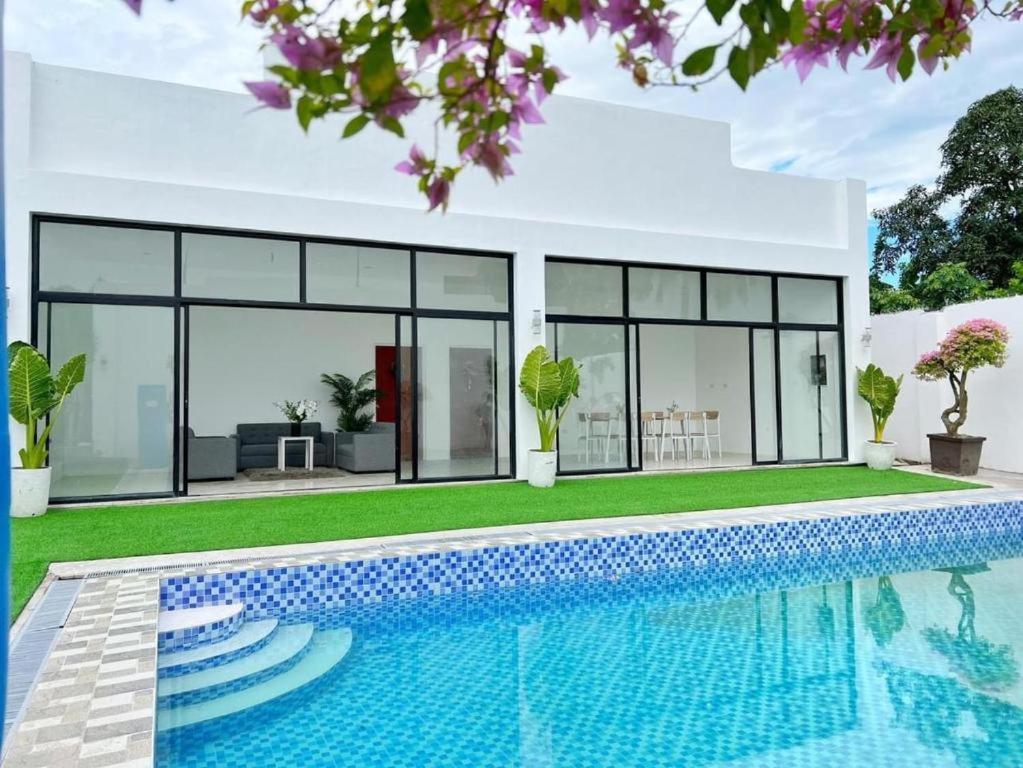 Villa With Private Pool photo 3