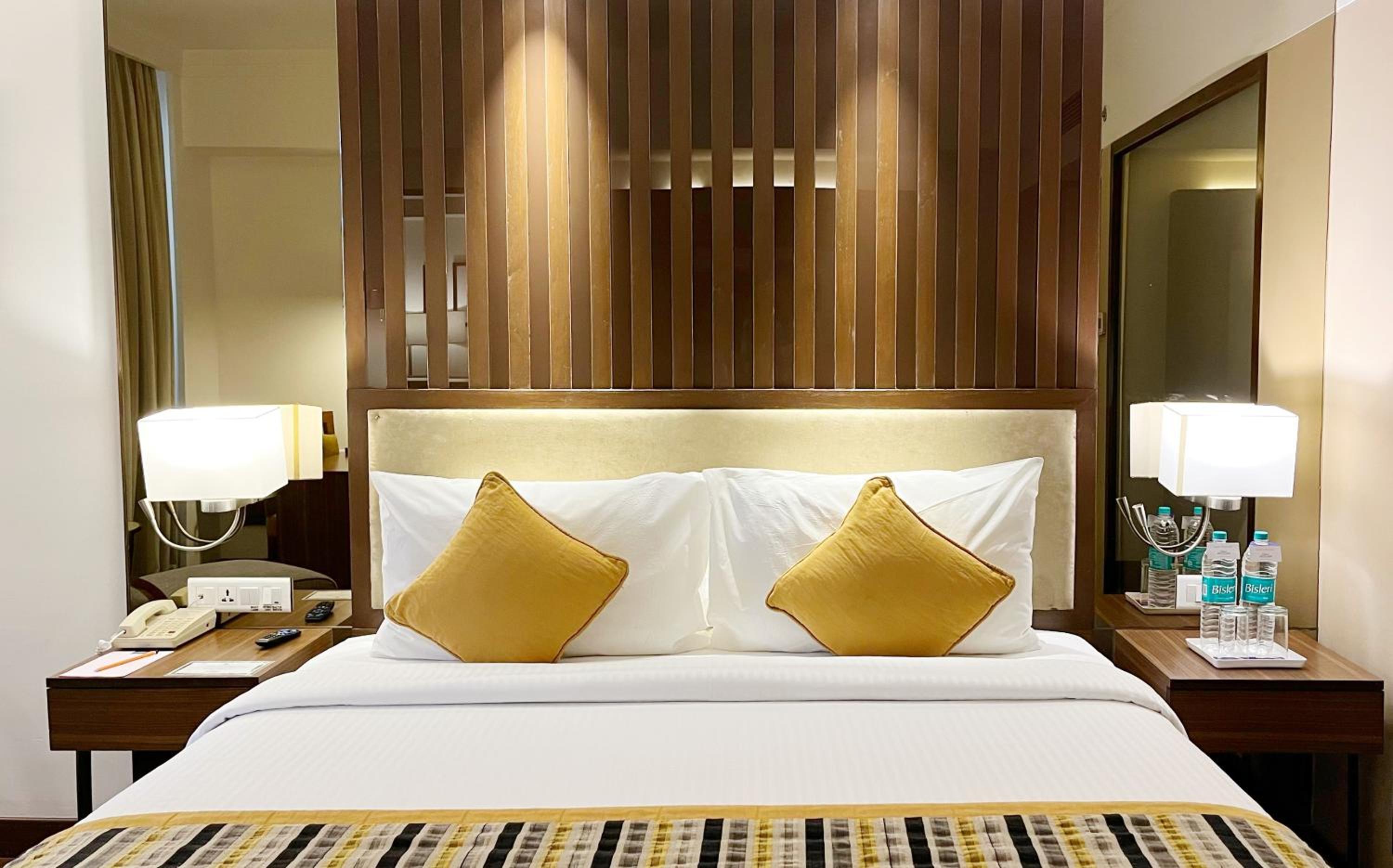 Executive Room - 1 Double Bed (1+1 on IMFL, 2Pcs Laundry Free) - Photo 1