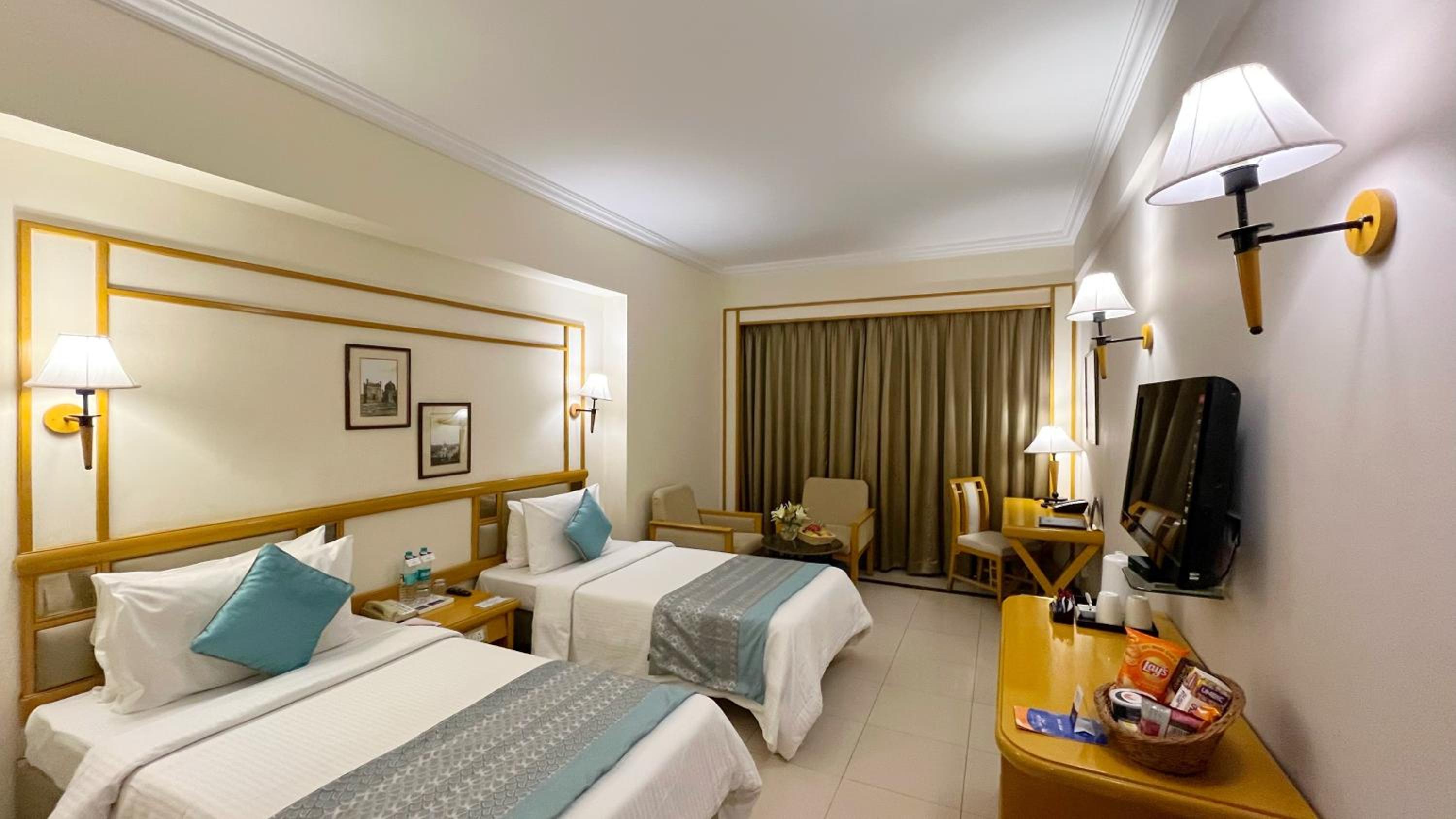 Superior Room 2 Single Beds (1+1 on IMFL, 2Pcs Laundry Free) - Photo 2