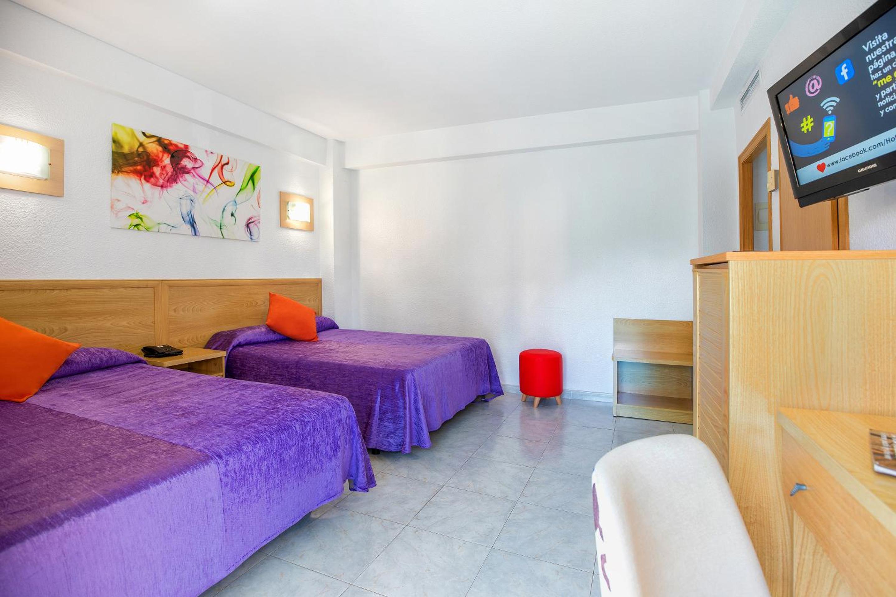Double Room with Balcony (3 Adults + 1 Child) photo 2