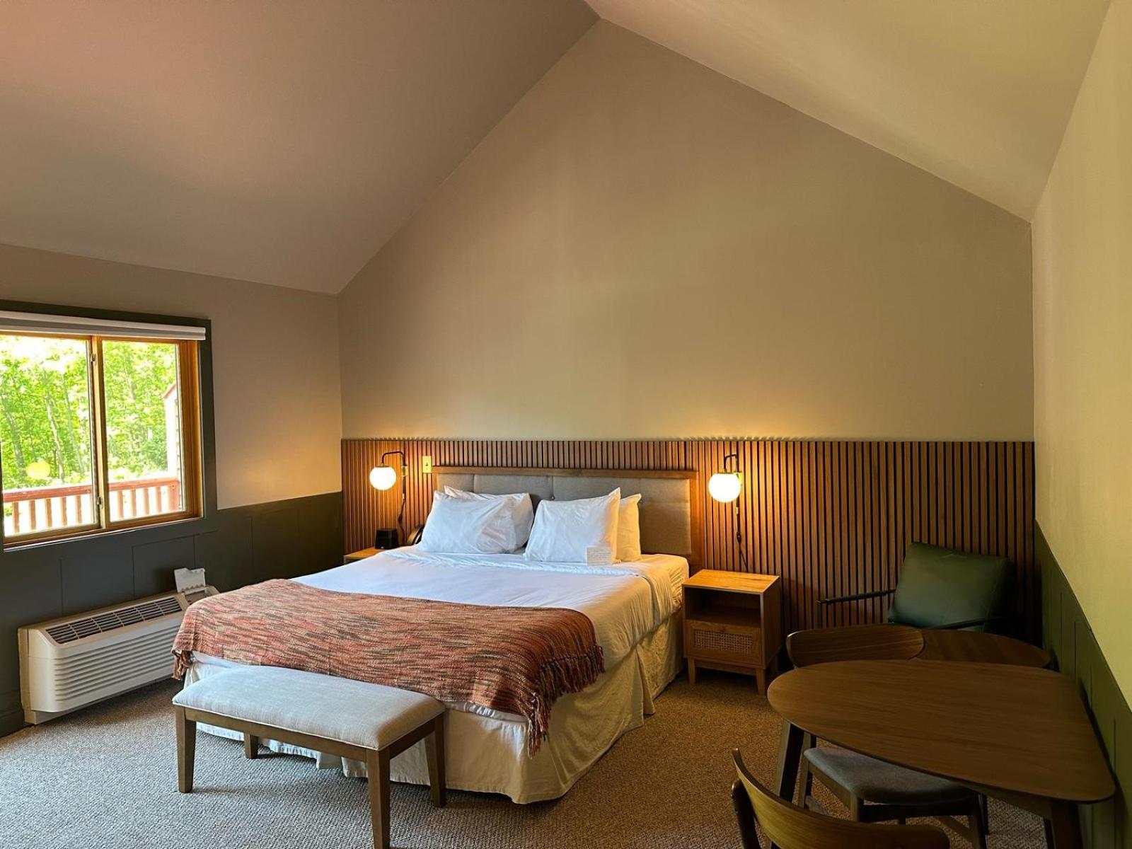 King Room with Cliff View photo 1