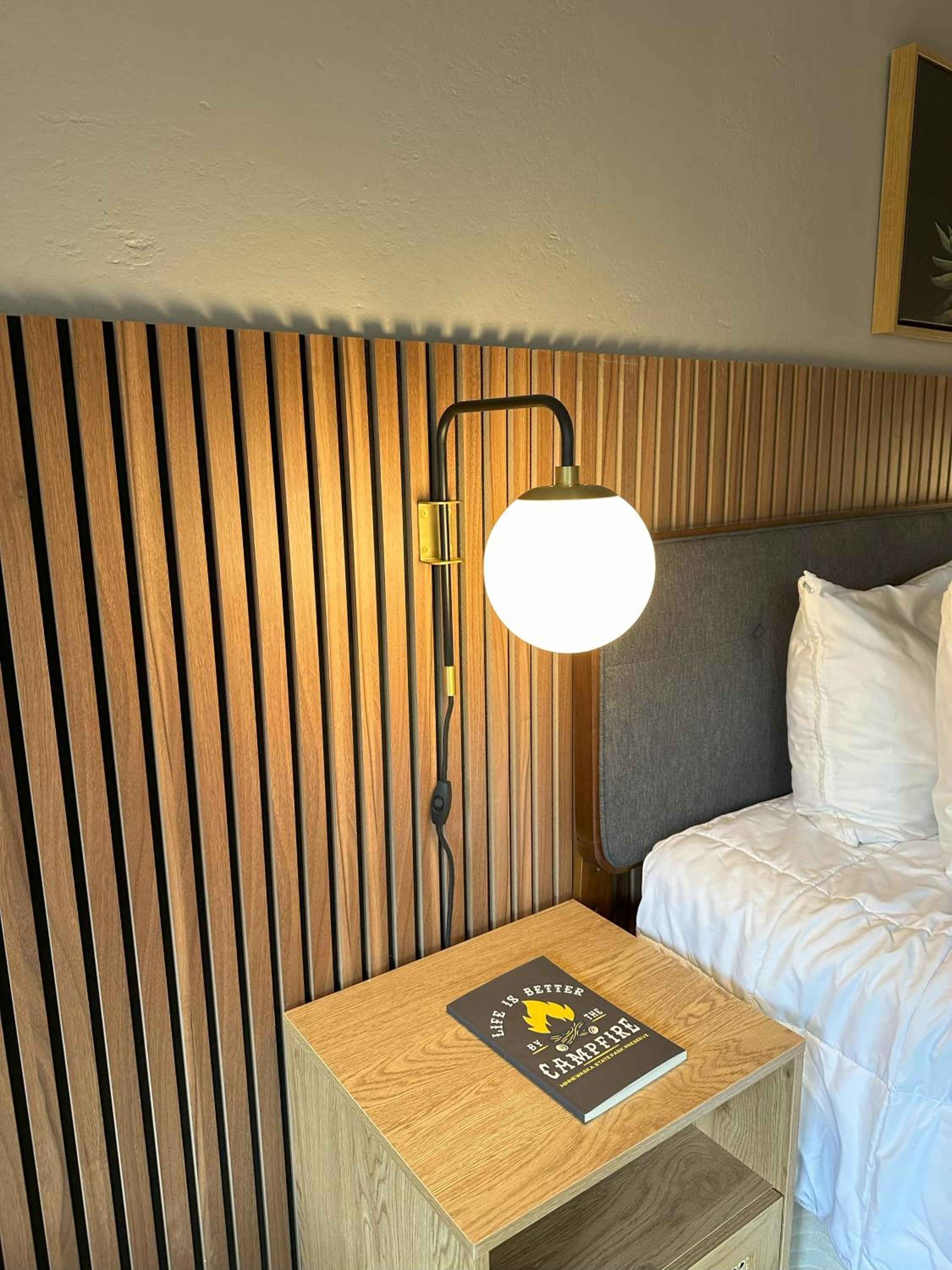 King Room with Cliff View and Balcony photo 2