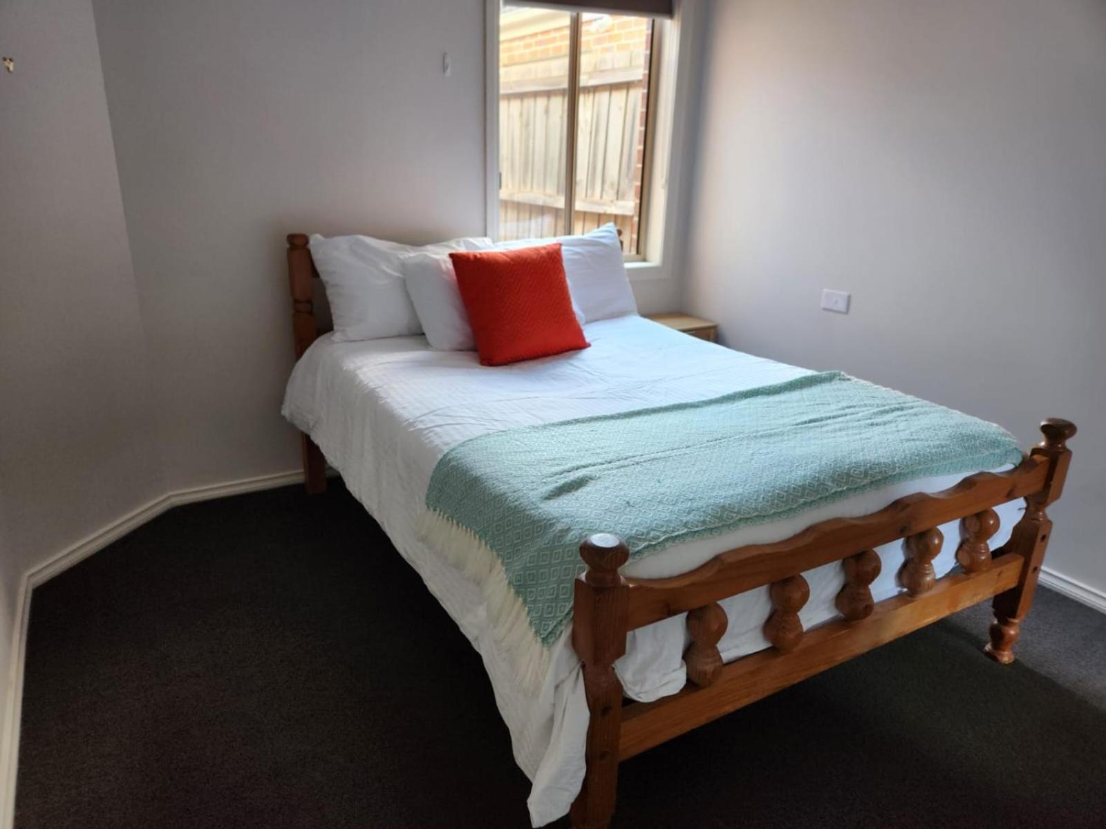 Three-Bedroom House photo 3