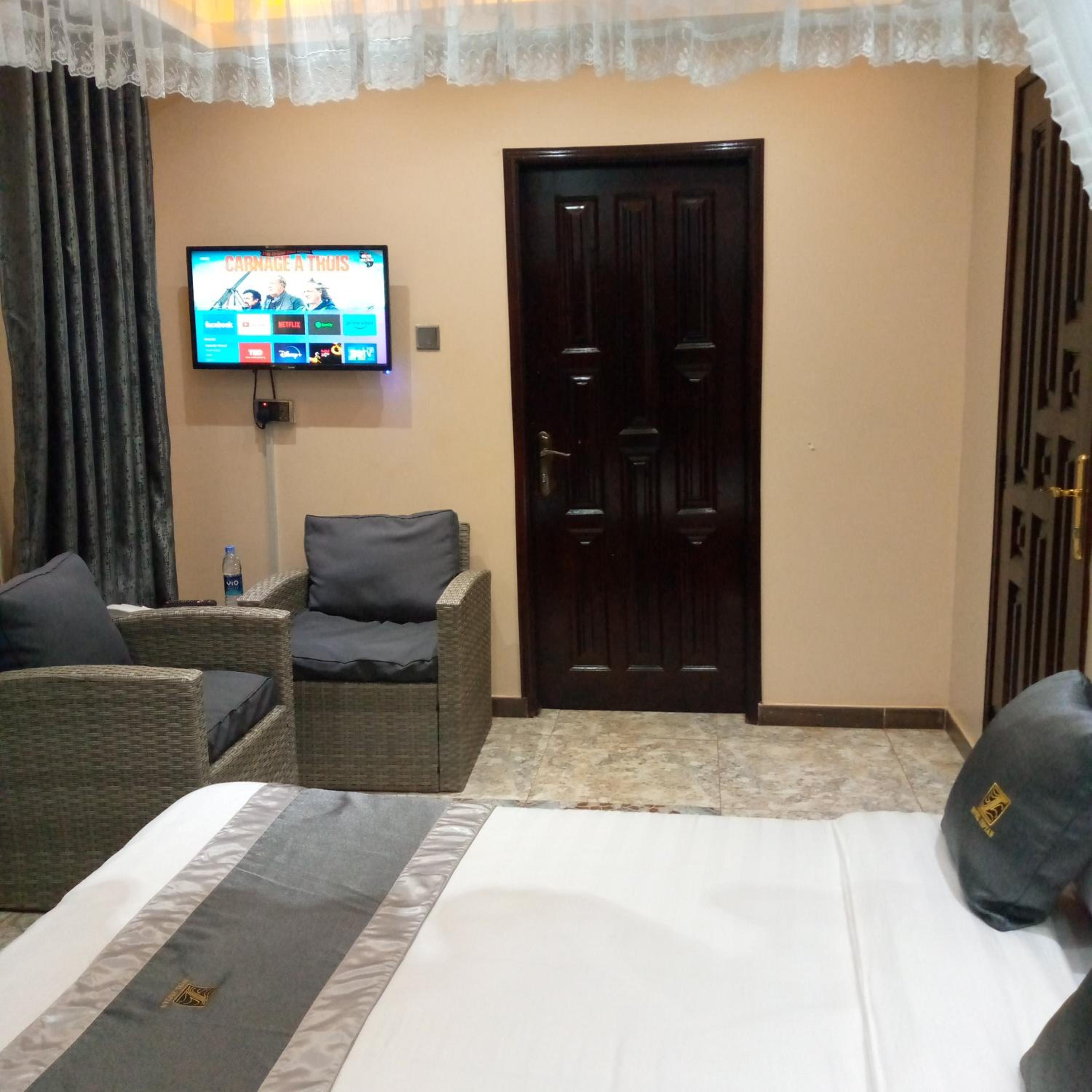 Double Room - Photo 12
