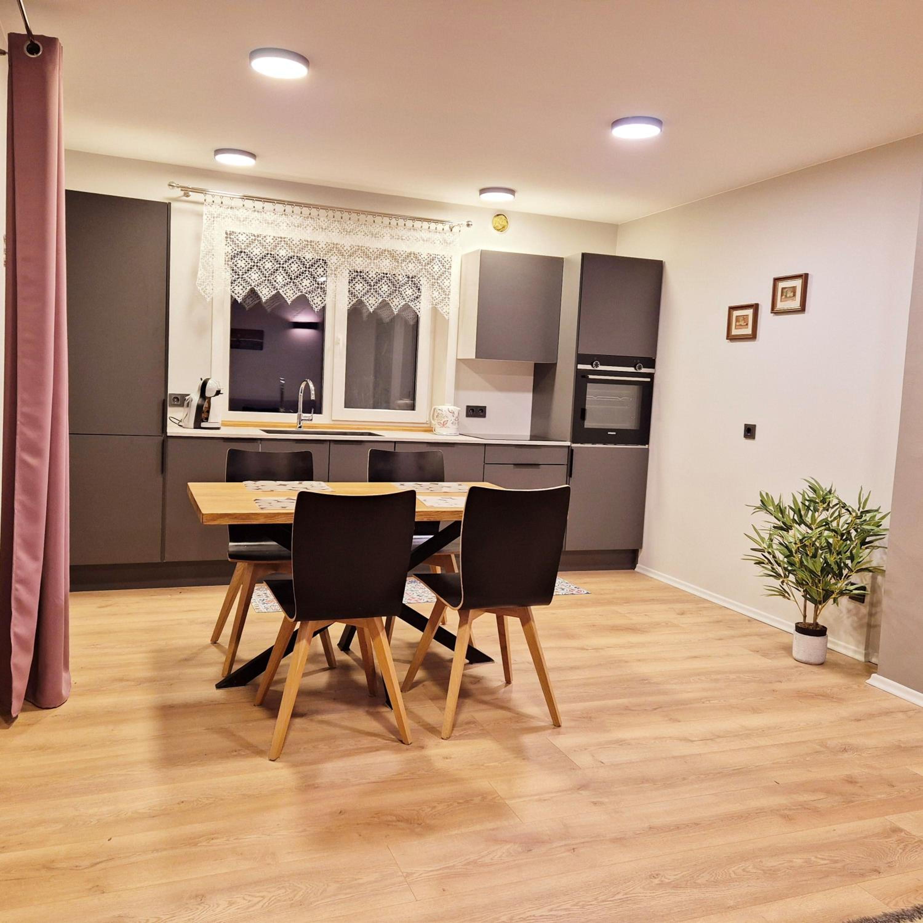 One-Bedroom Apartment photo 1
