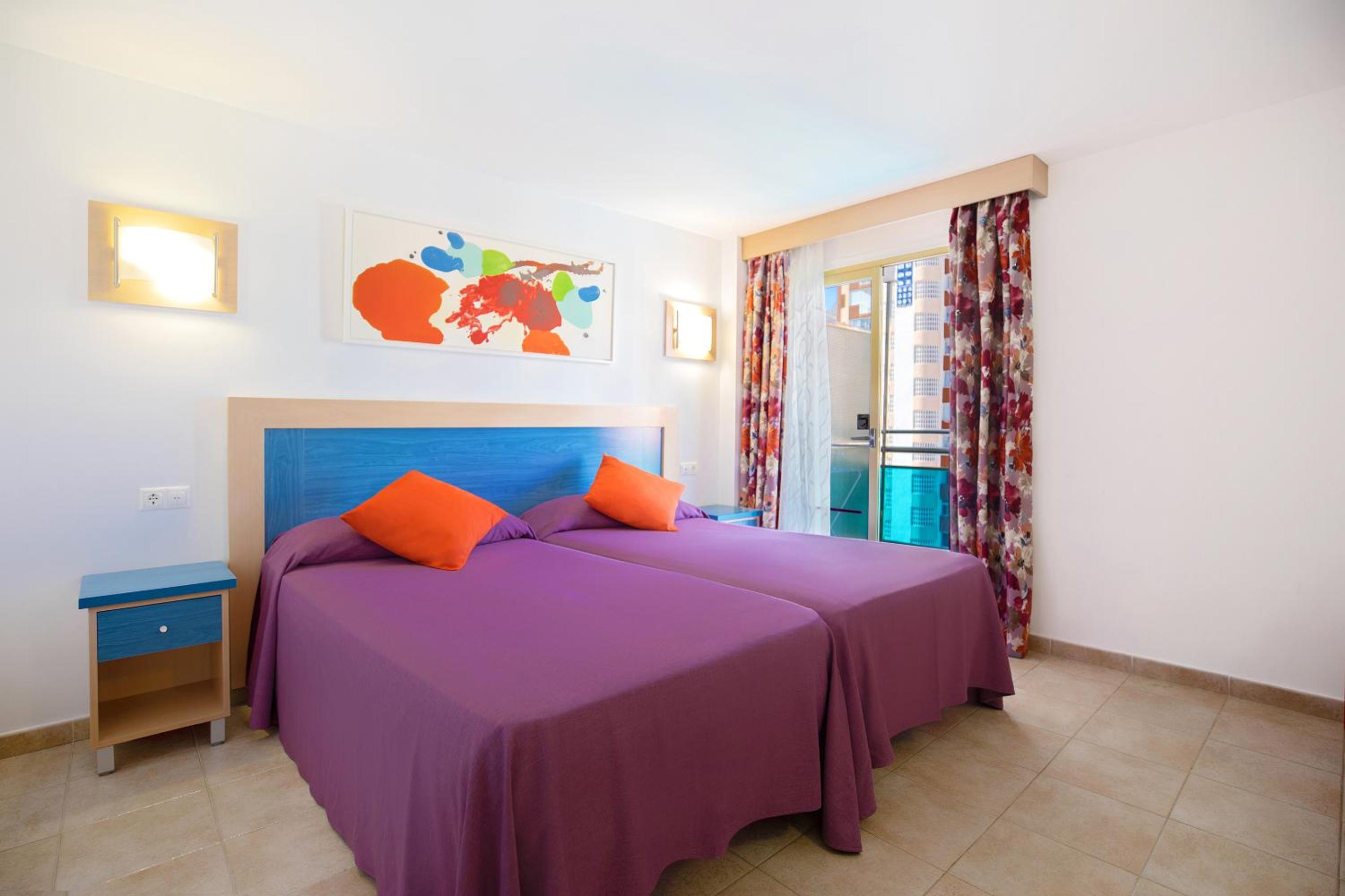 Double or Twin Room with Pool View photo 3