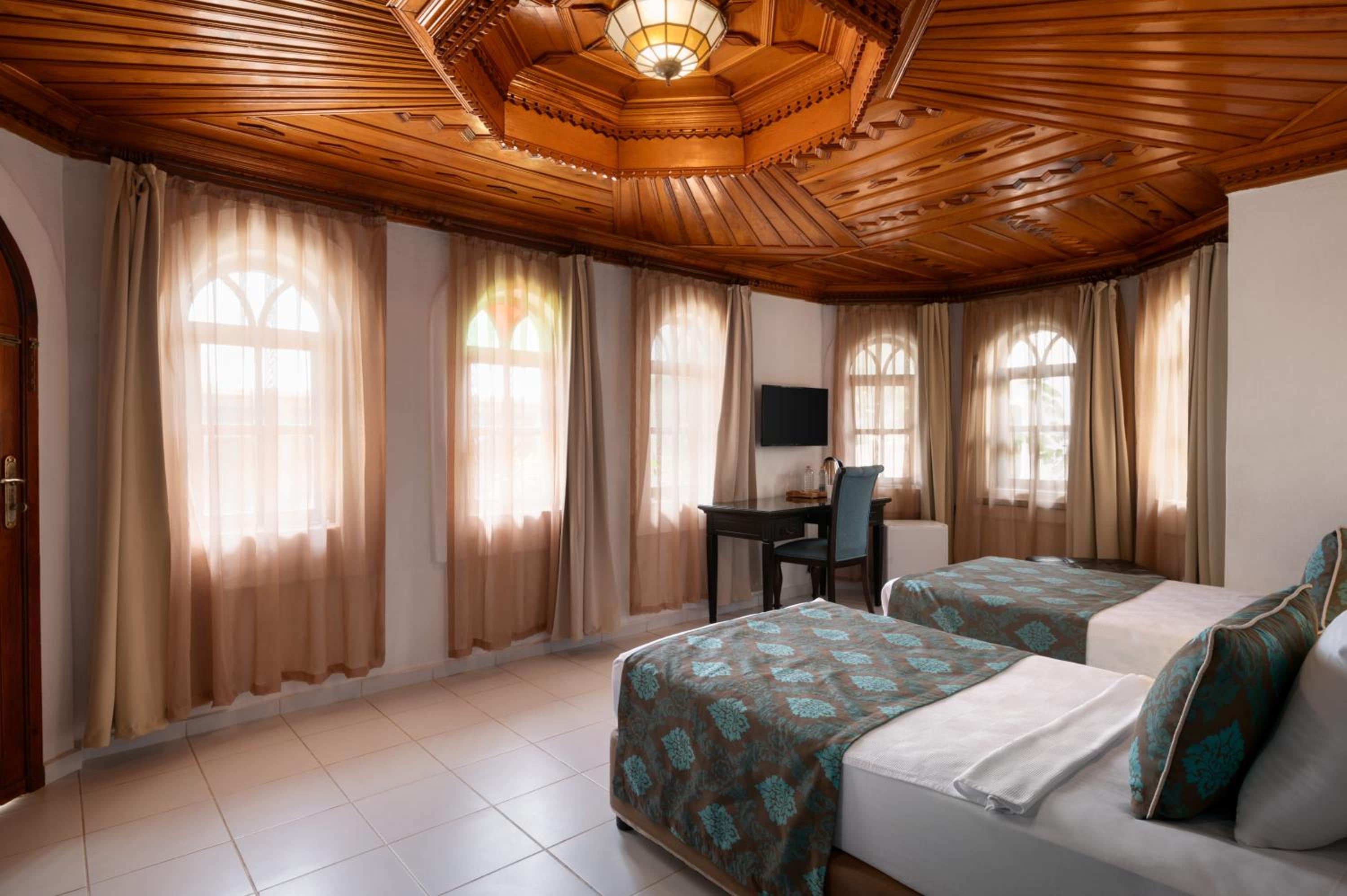 Standard Queen Room photo 3