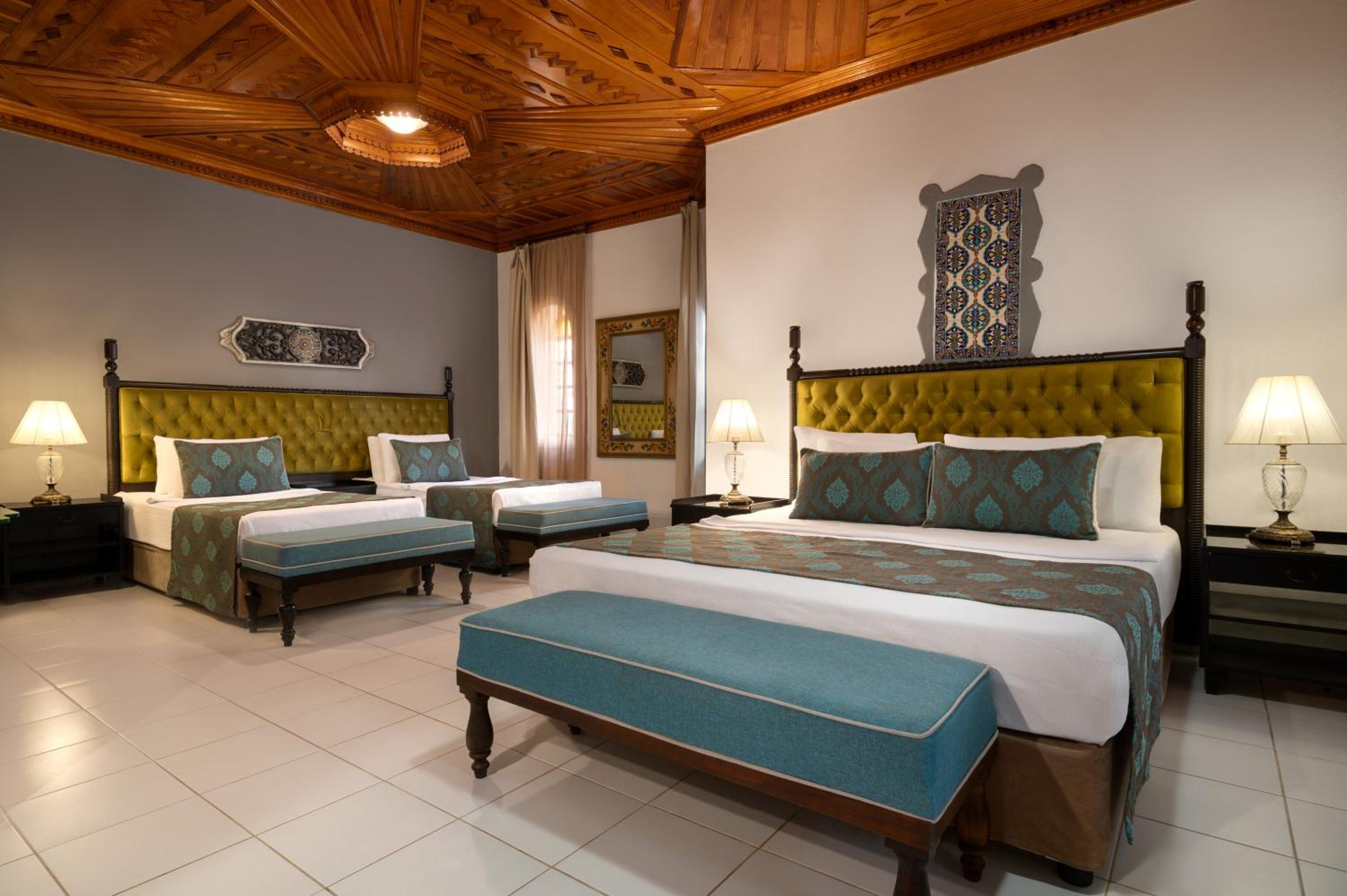 Junior Queen Suite photo 2