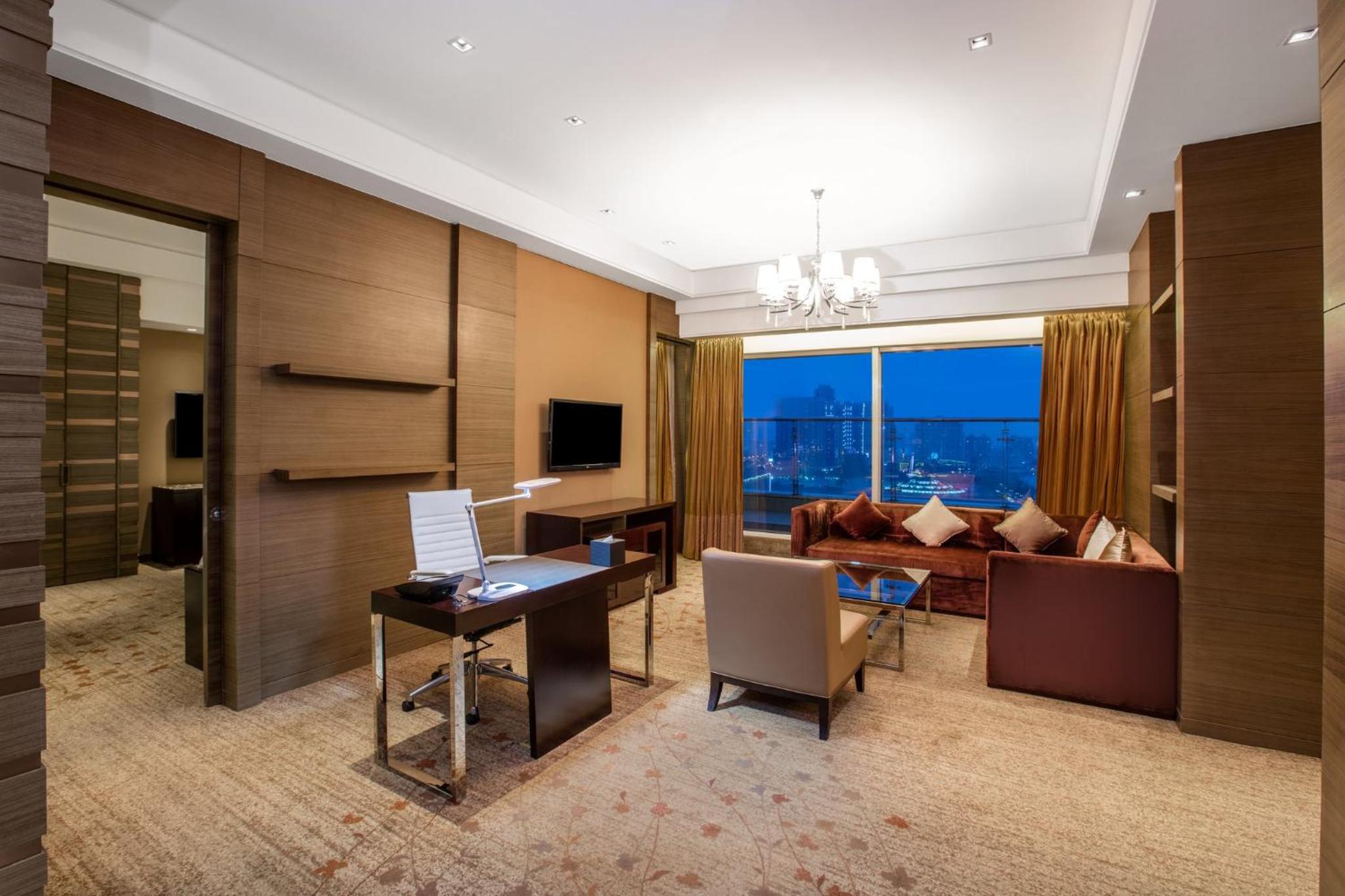 Standard King Room - Accessible photo 2