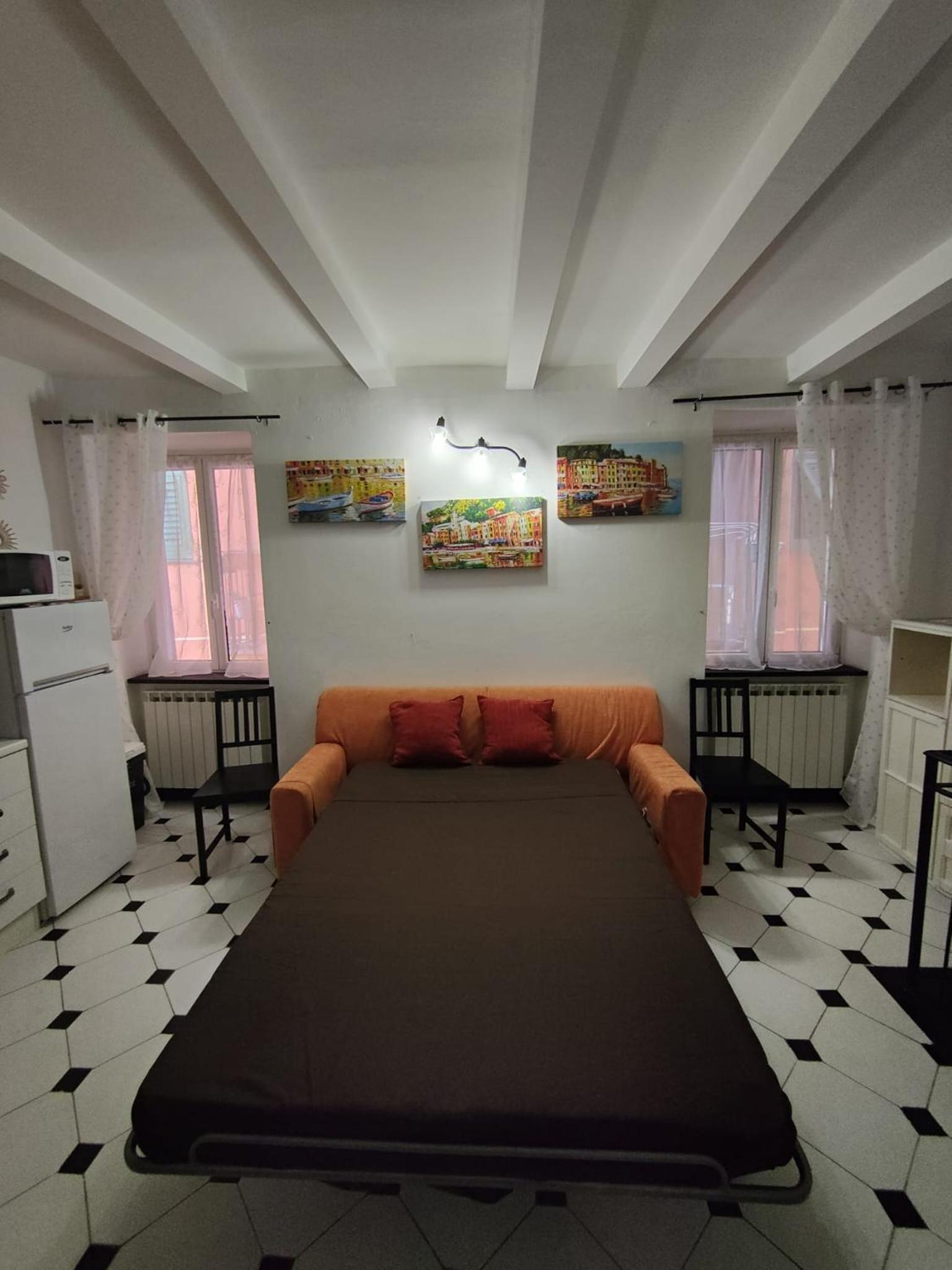 One-Bedroom Apartment photo 1