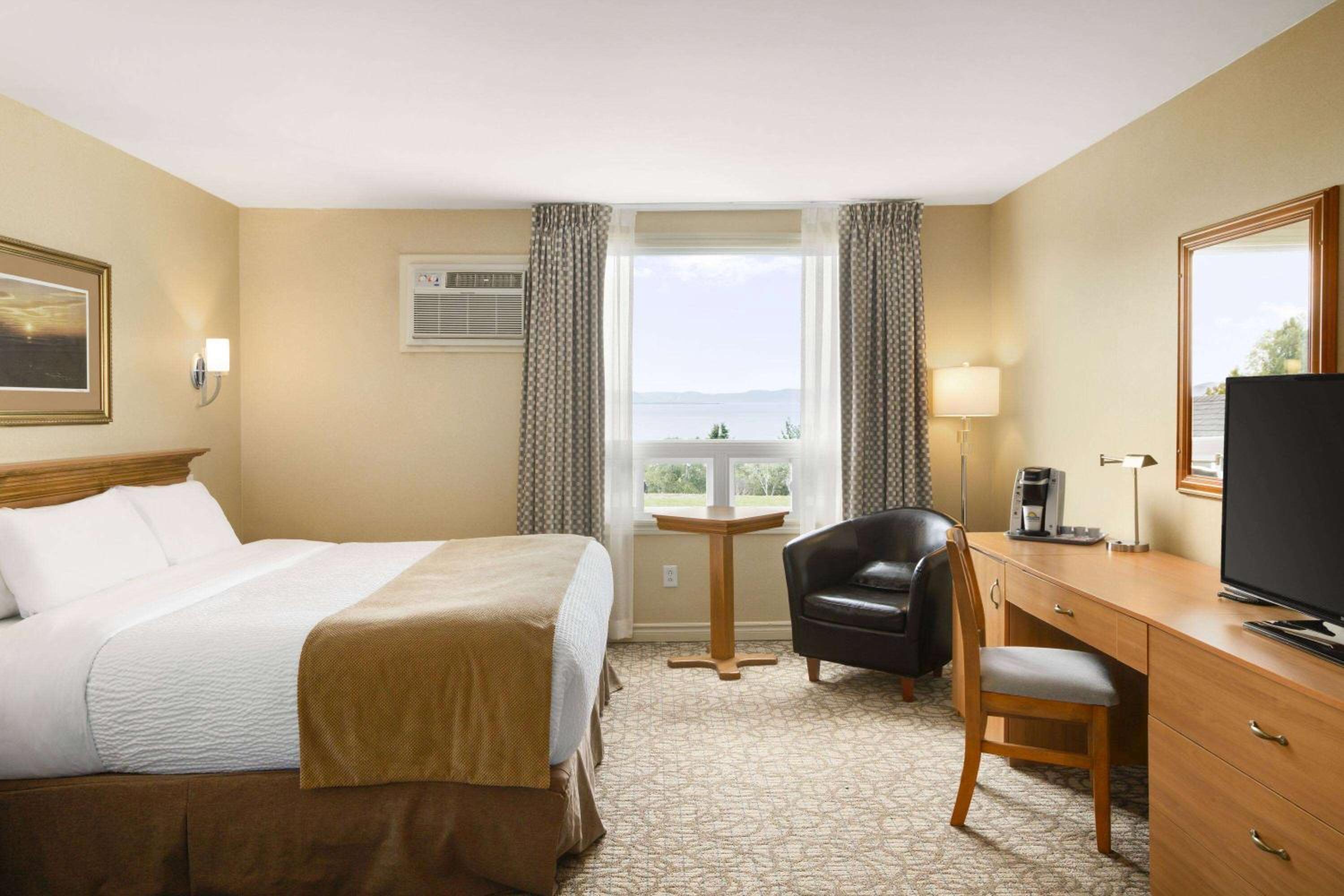 King Room - Non-Smoking photo 1