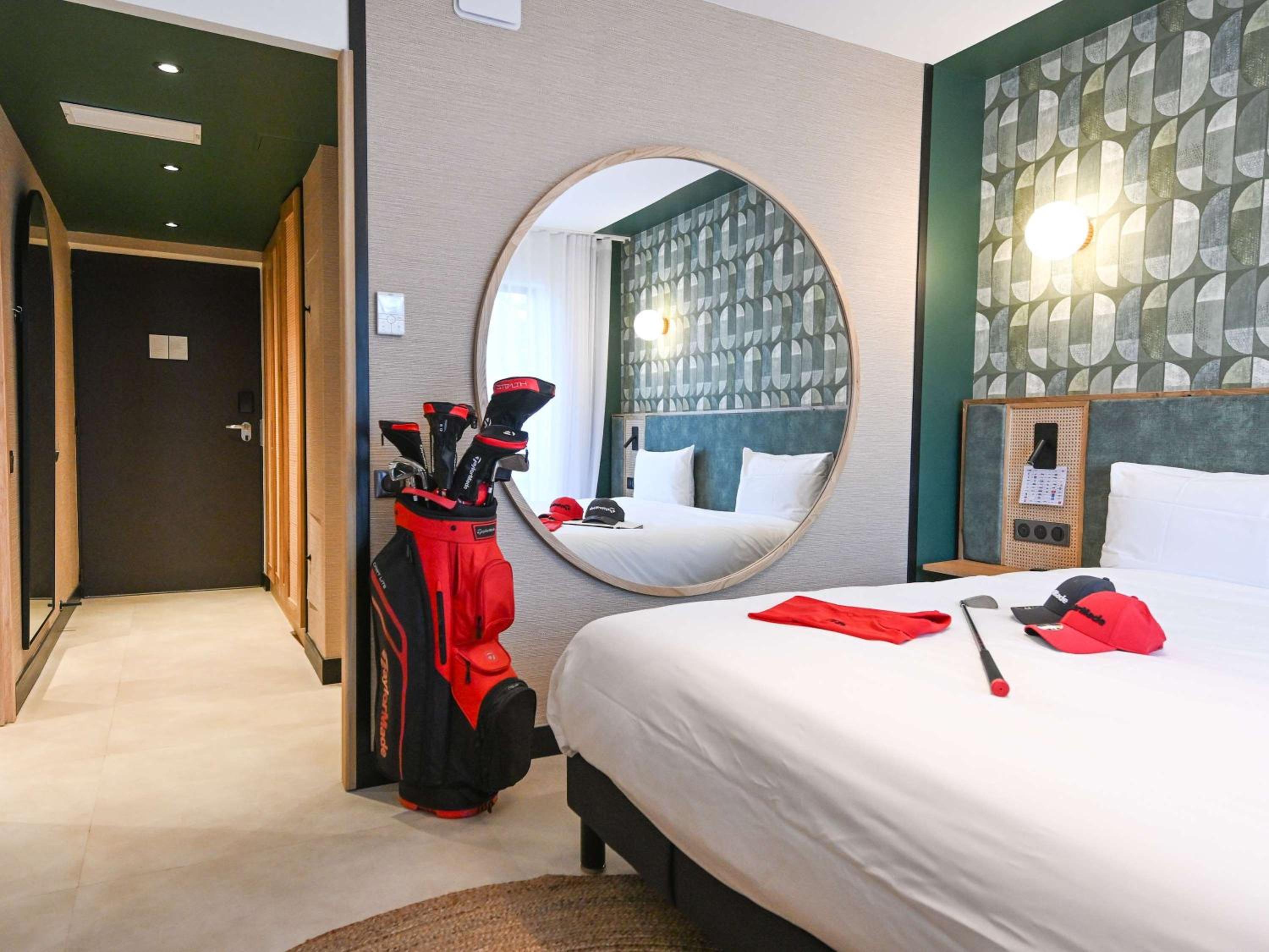 Standard King Room - Photo 14