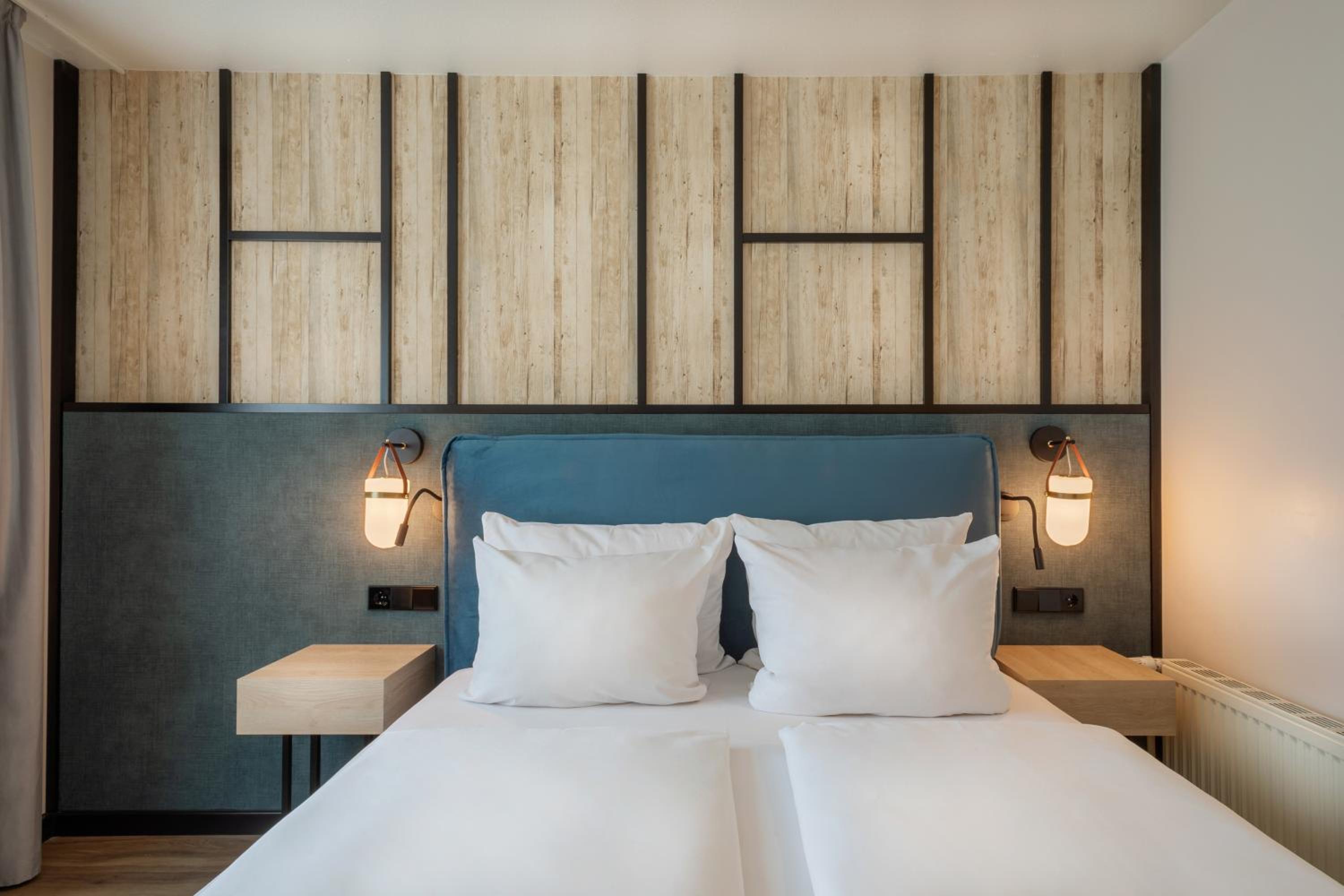 Deluxe Room - Photo 1