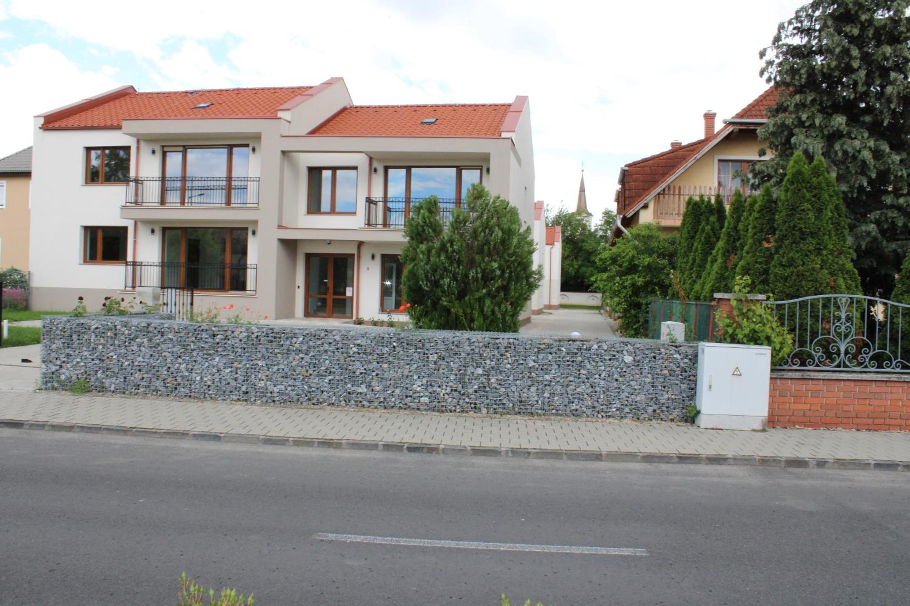 One-Bedroom Apartment with Balcony photo 2