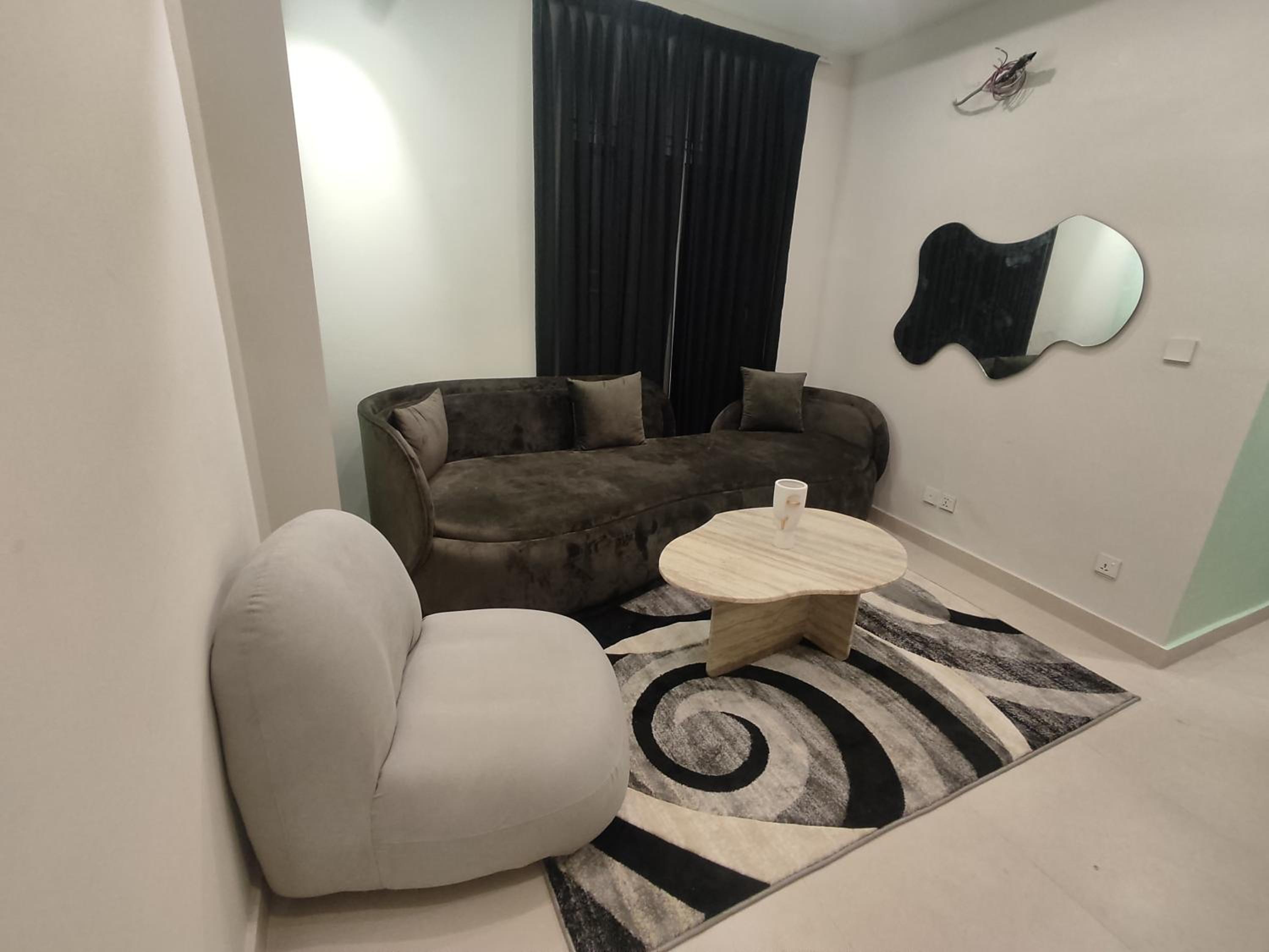 One-Bedroom Apartment photo 1