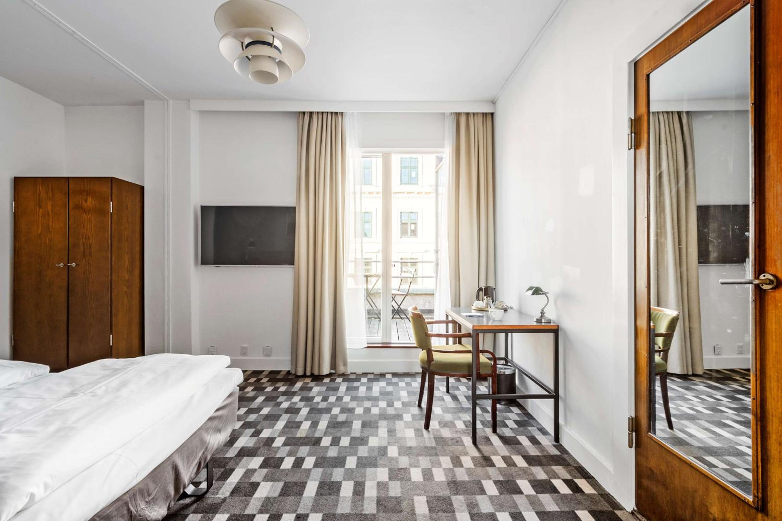 Superior King Room with Balcony - Non-Smoking