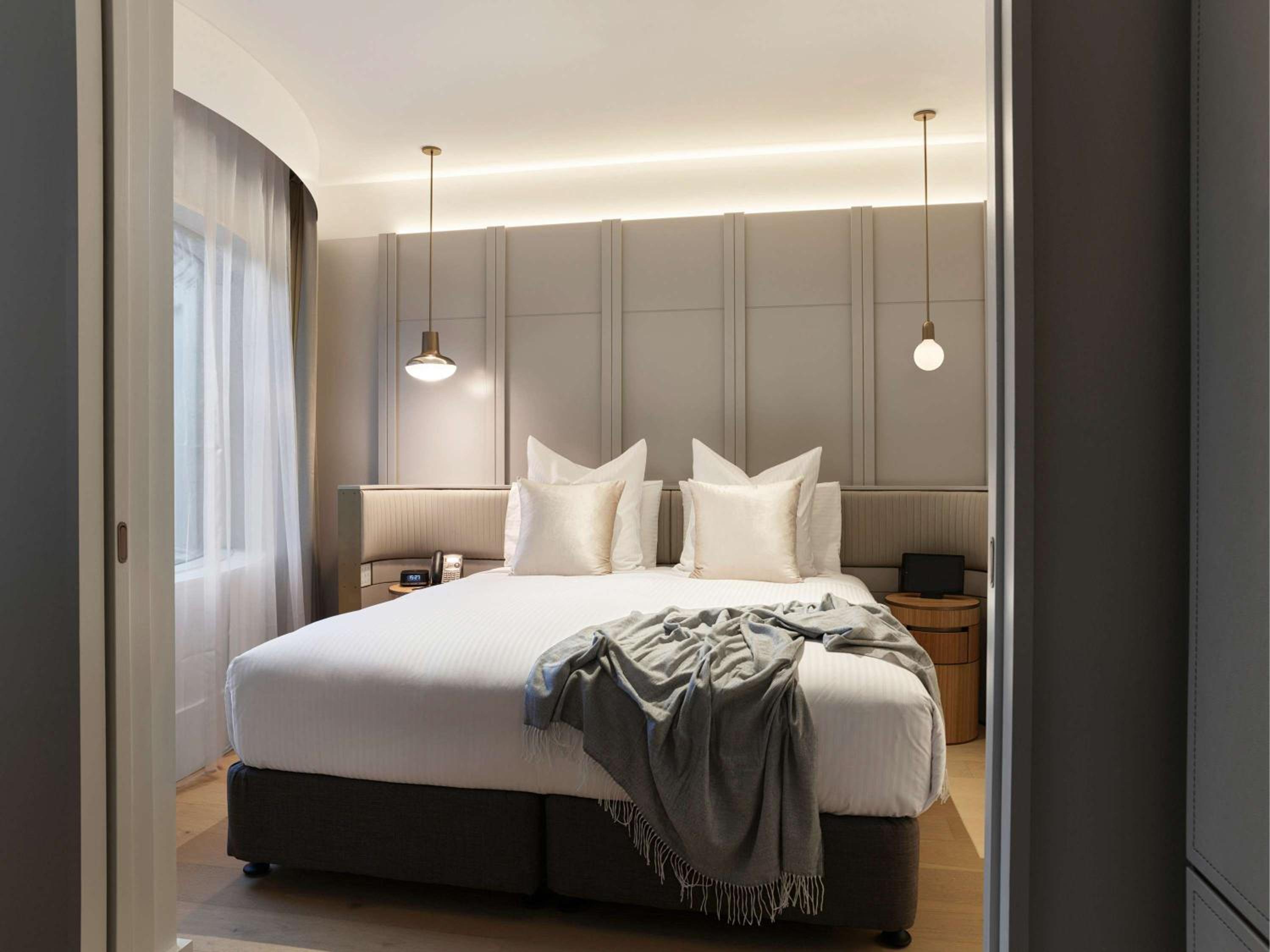 Junior Suite with One King Bed - Higher Floor