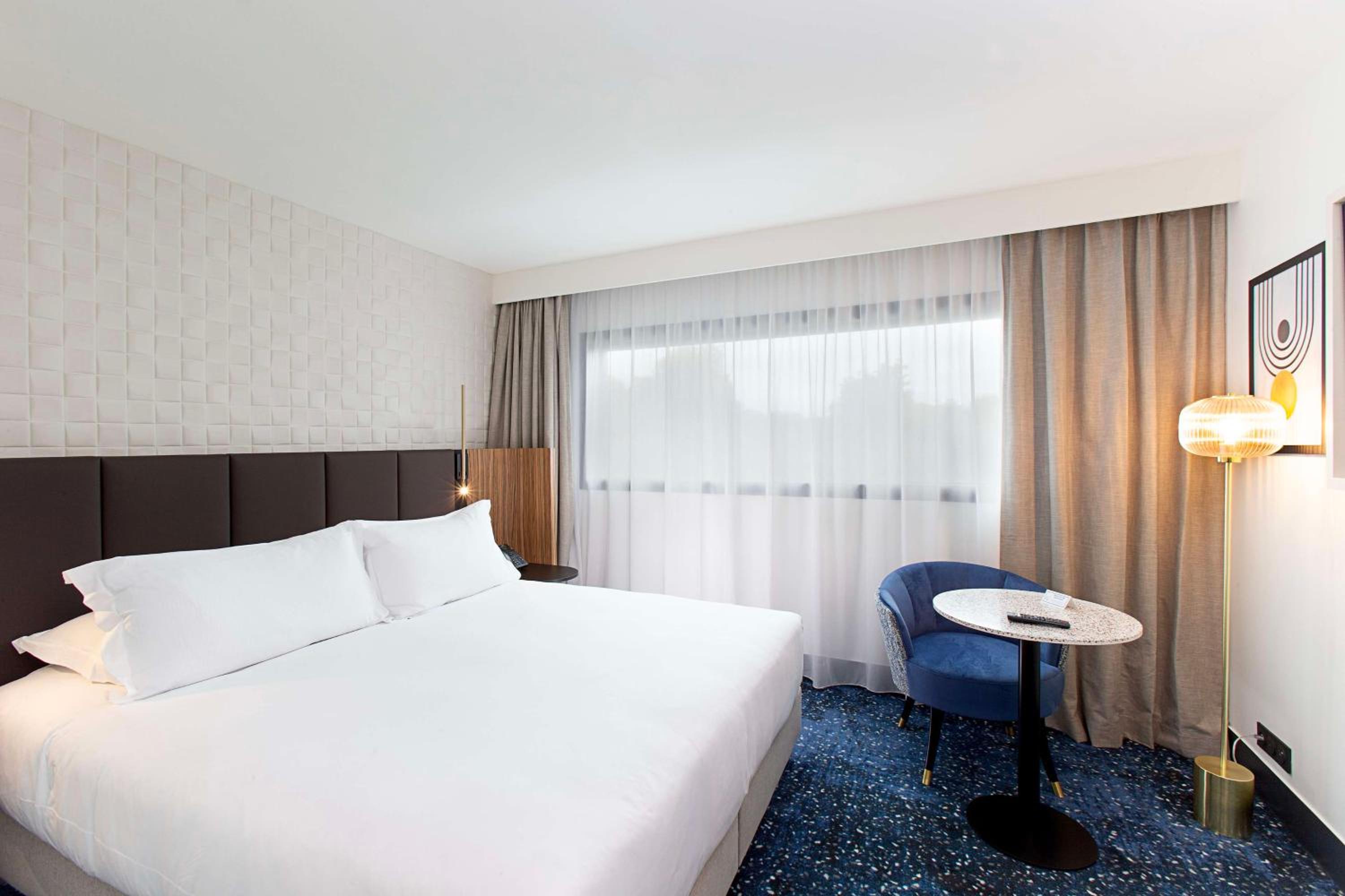 Executive King Room - Photo 9