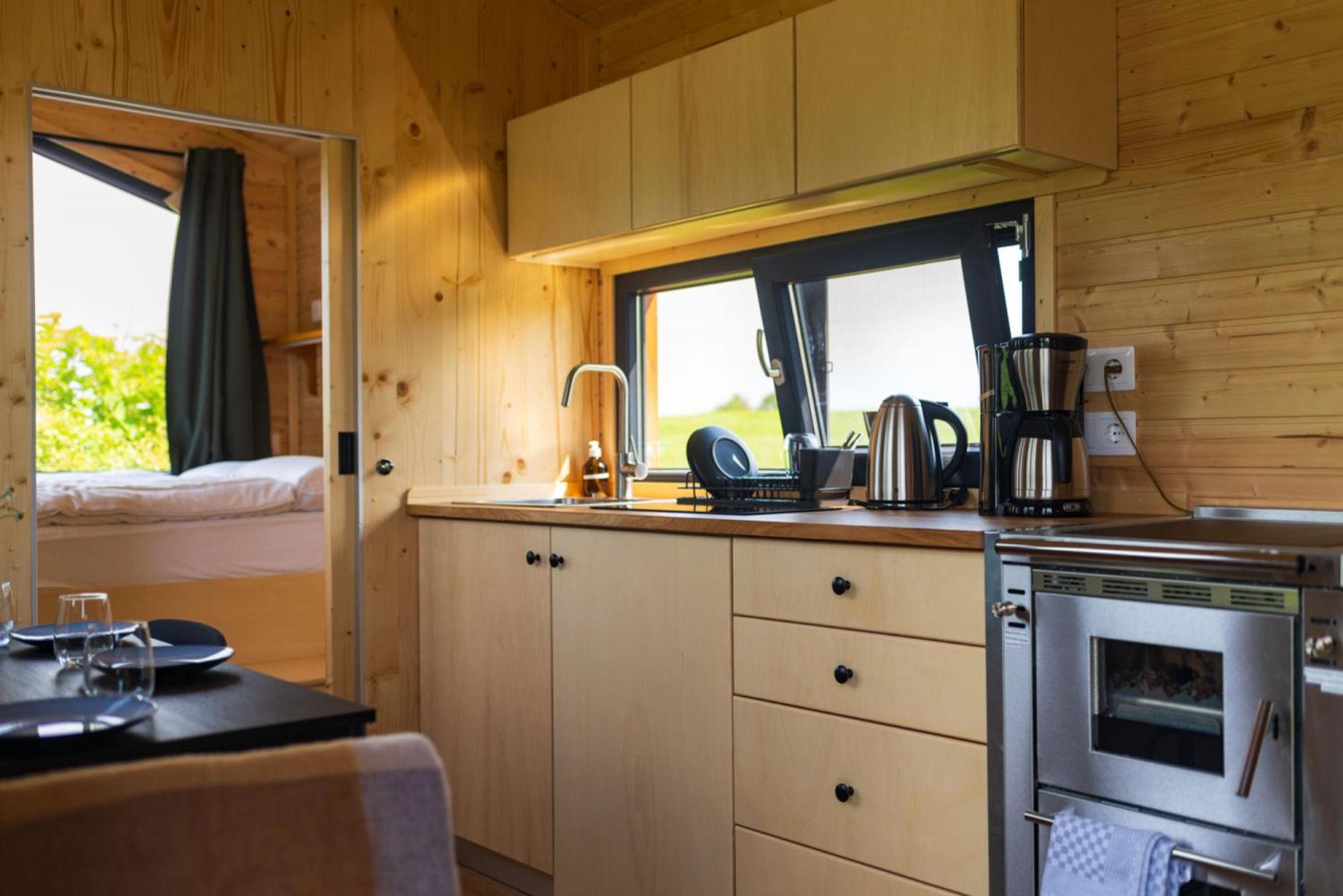 Mobile Home photo 2