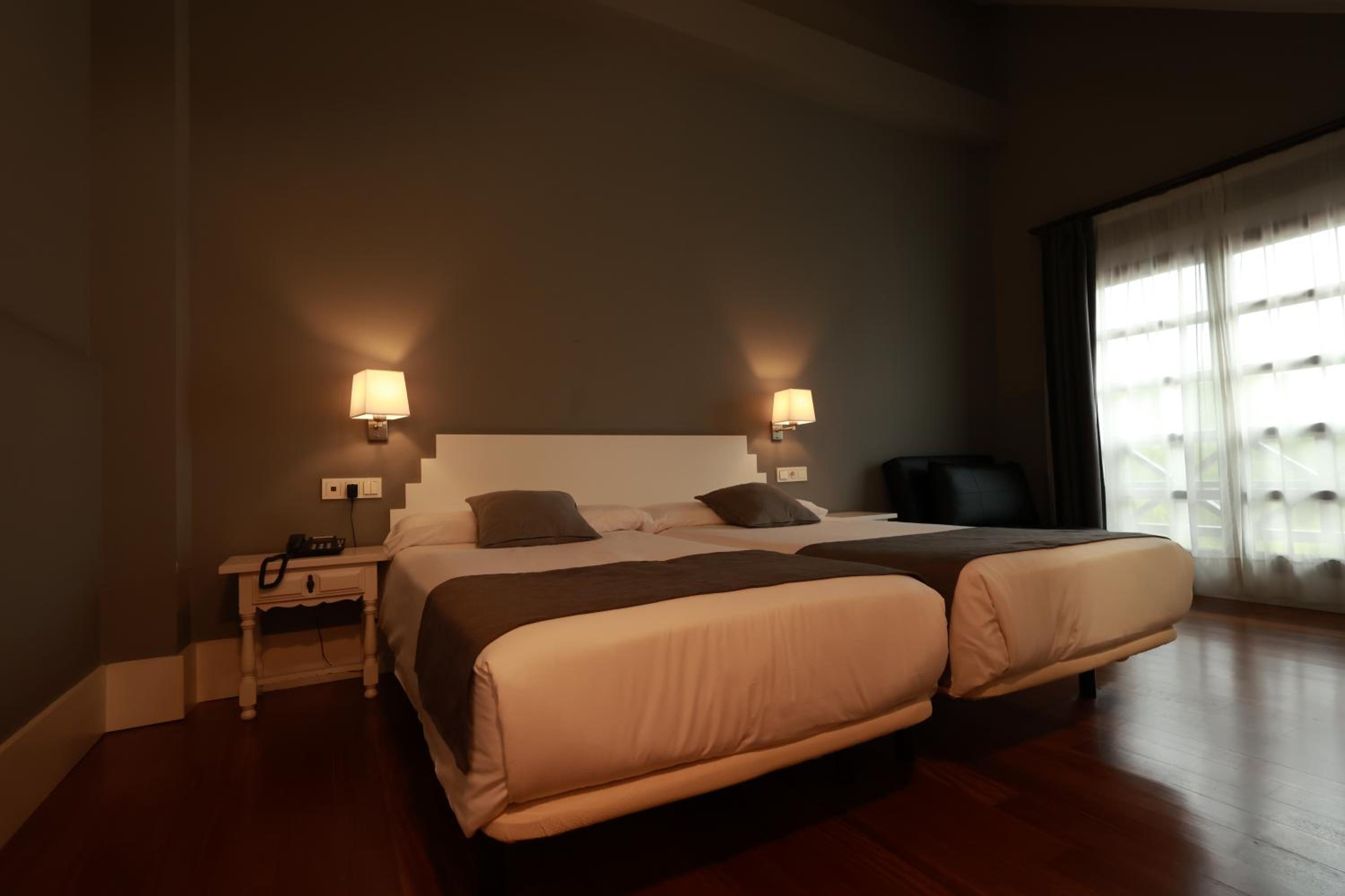 Twin Room - Photo 7