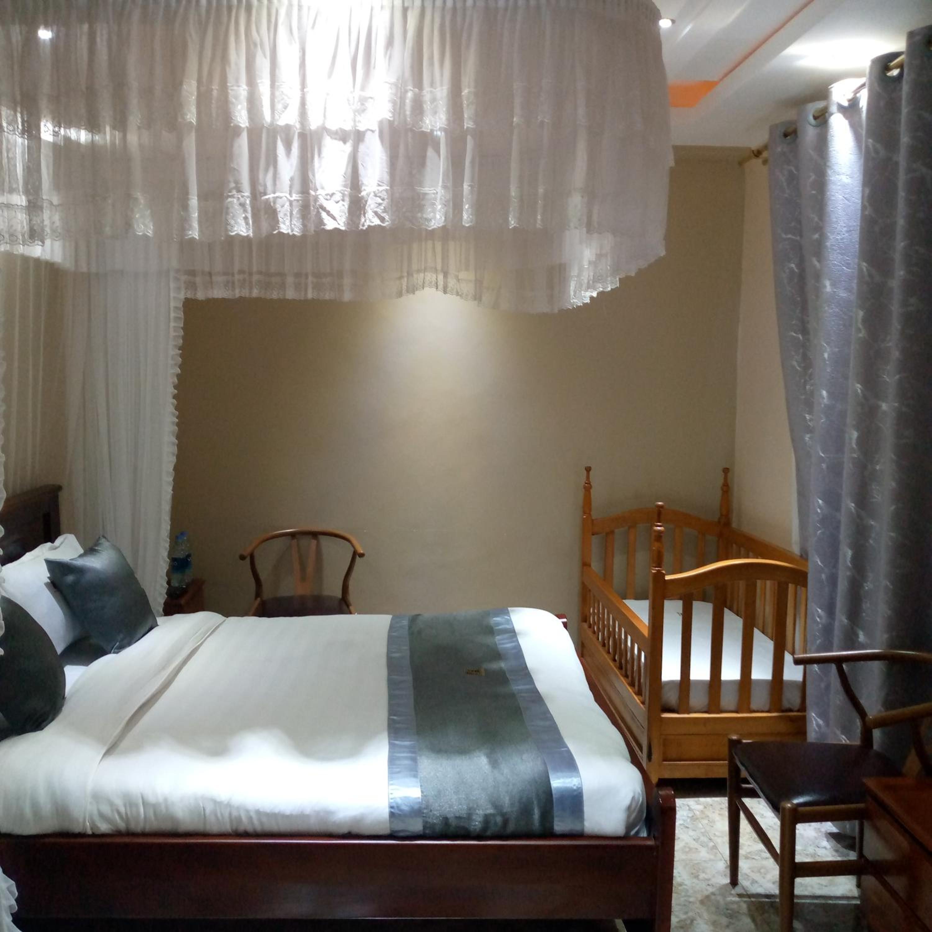 Double Room - Photo 13
